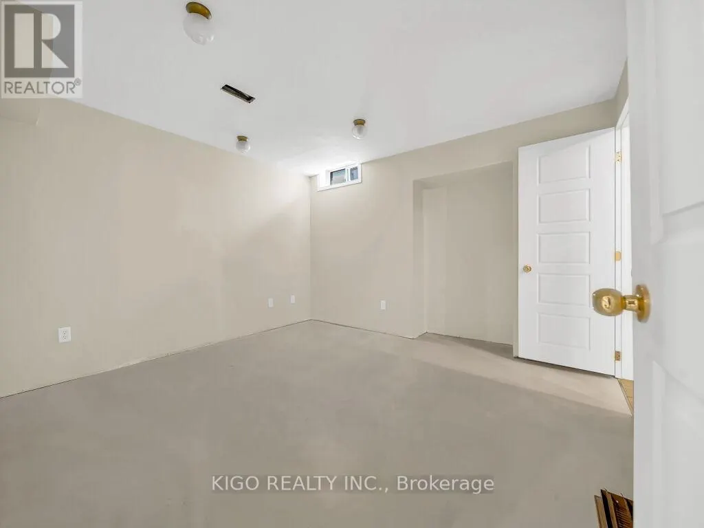 16 GLENNIE COURT