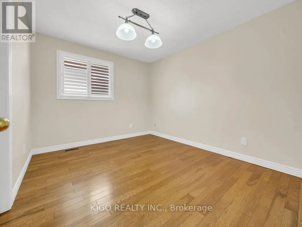 16 GLENNIE COURT