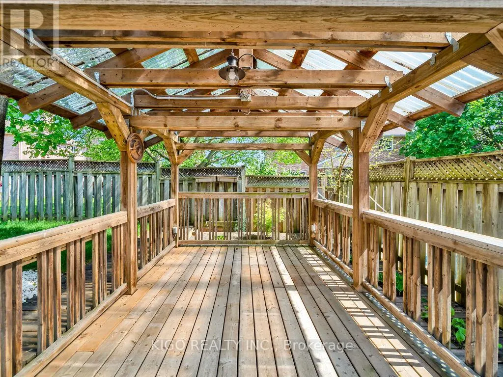16 GLENNIE COURT