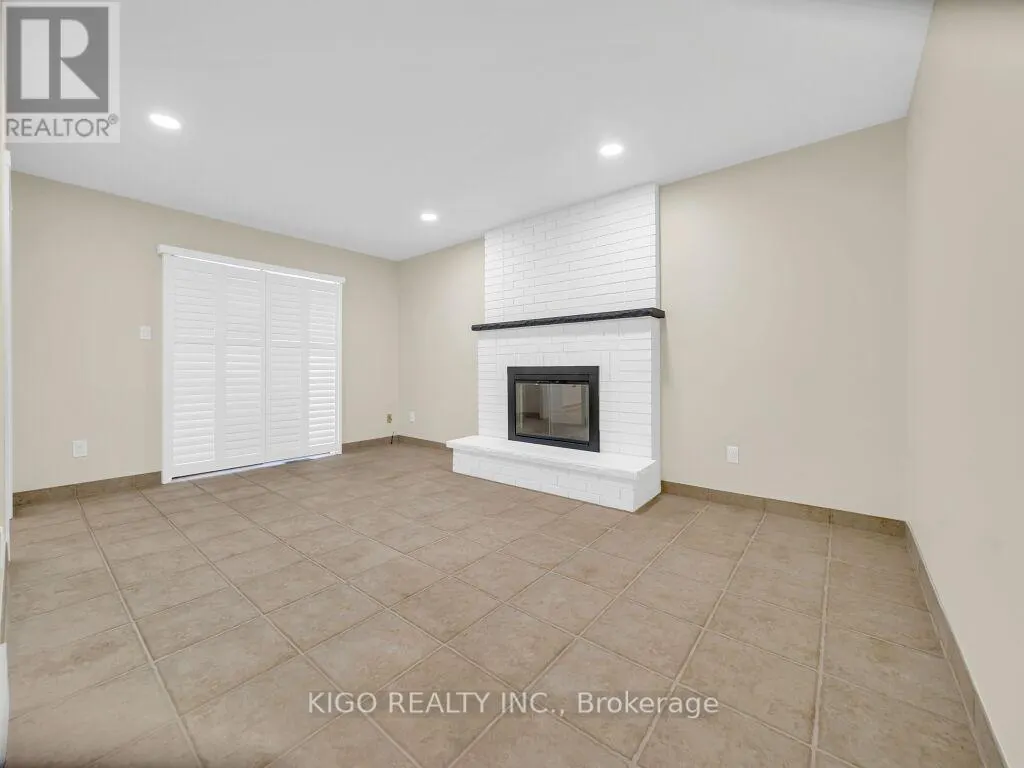 16 GLENNIE COURT
