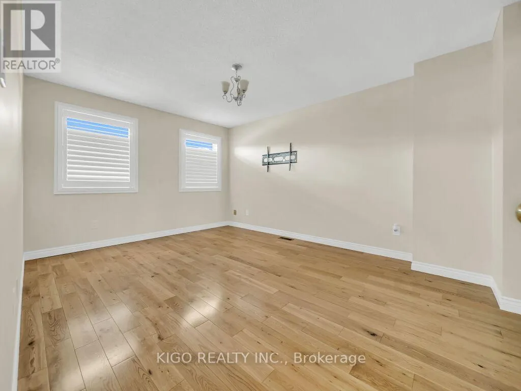 16 GLENNIE COURT