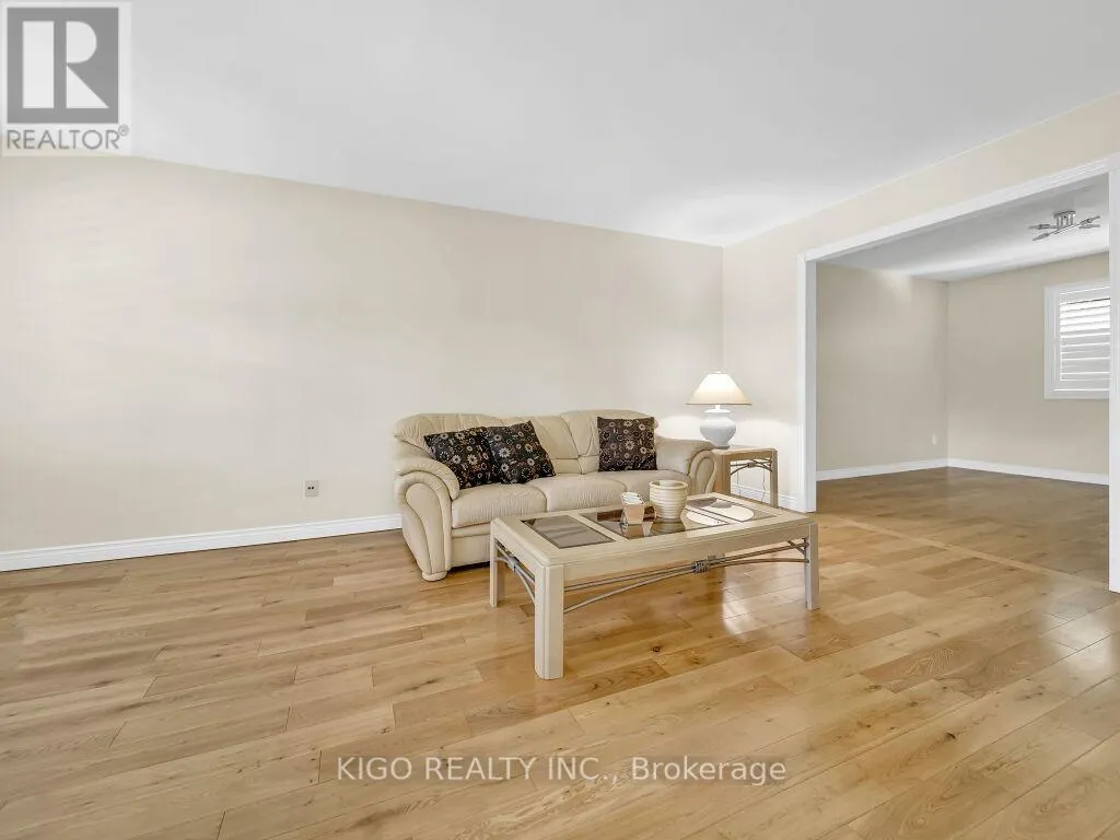 16 GLENNIE COURT