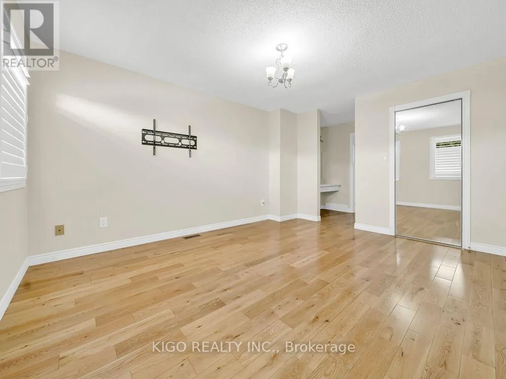 16 GLENNIE COURT