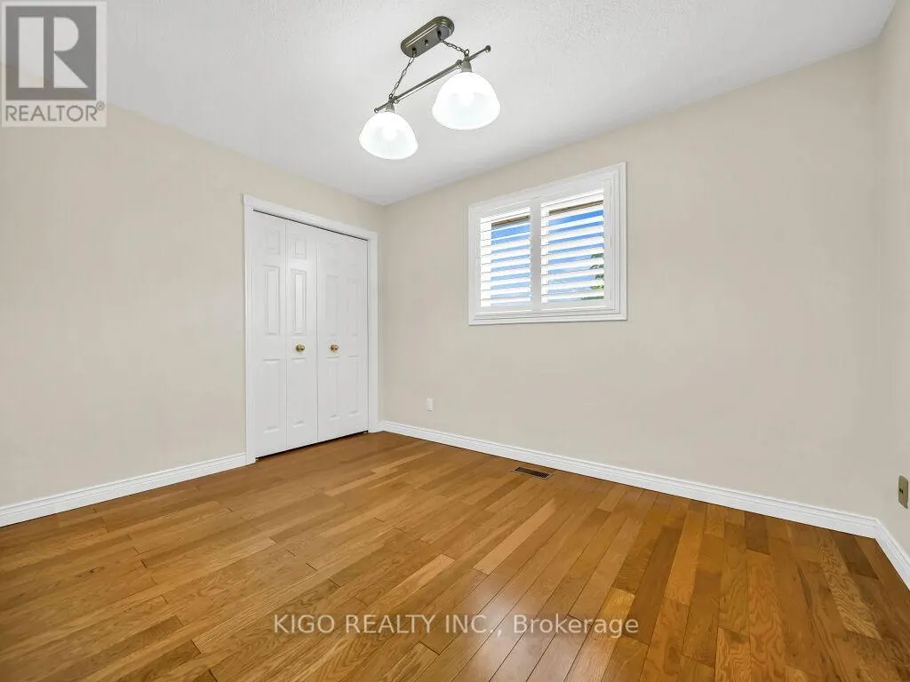 16 GLENNIE COURT