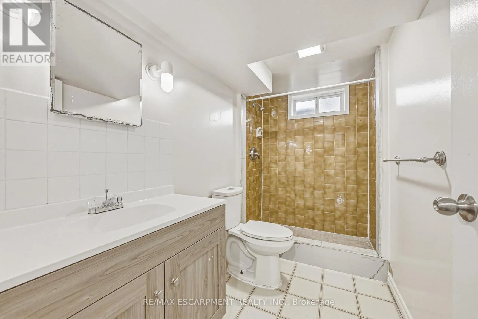 928 UPPER GAGE AVENUE