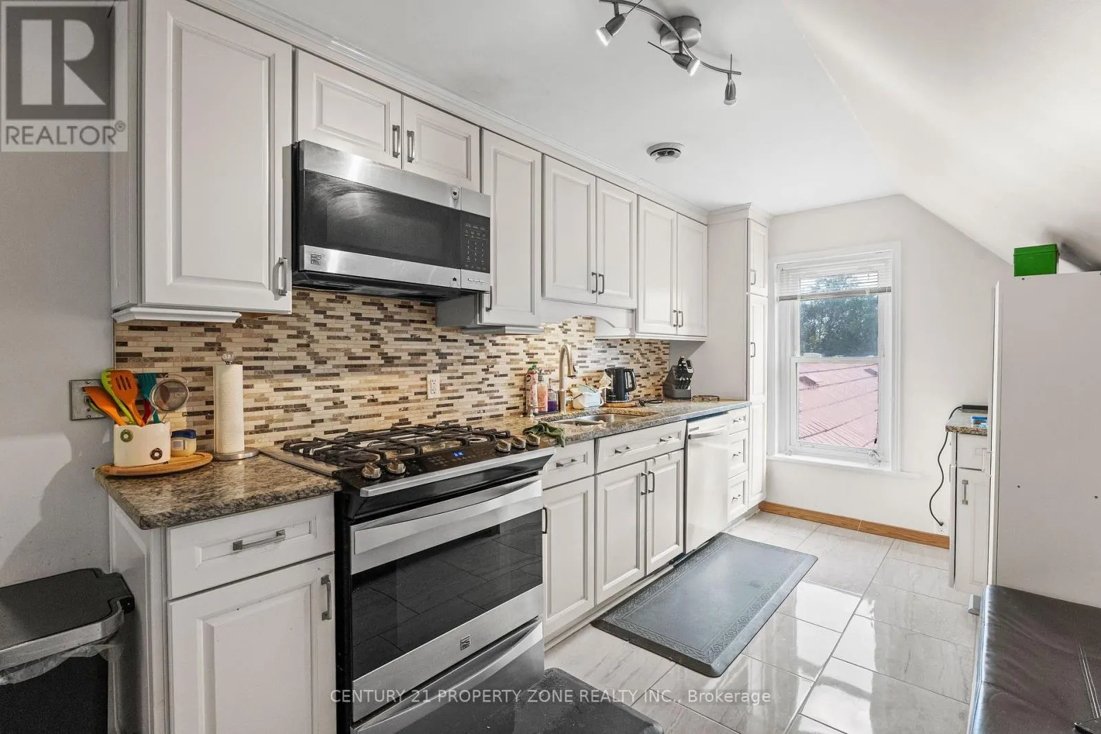 436 SECOND STREET E