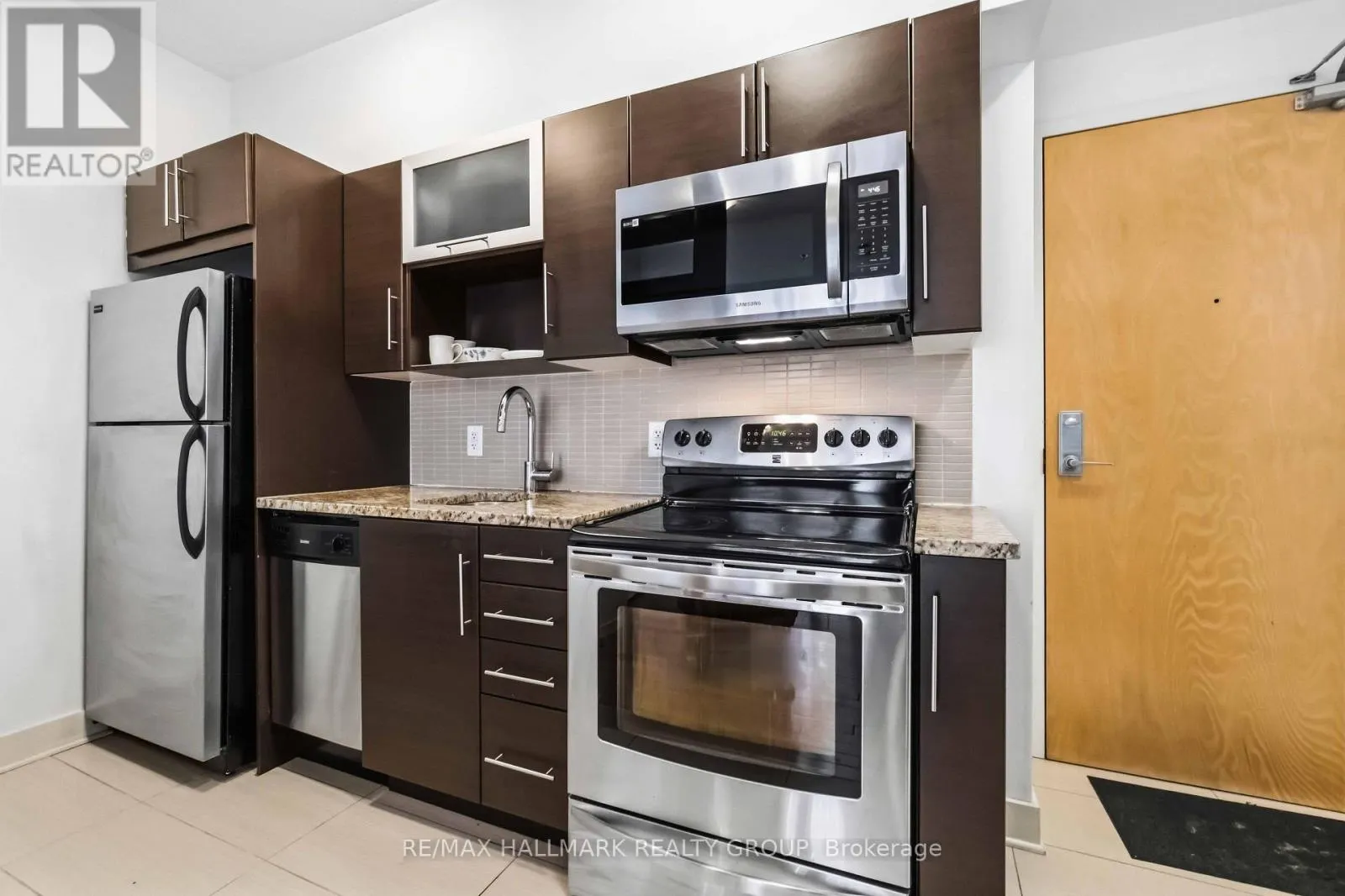 405 - 360 CUMBERLAND STREET