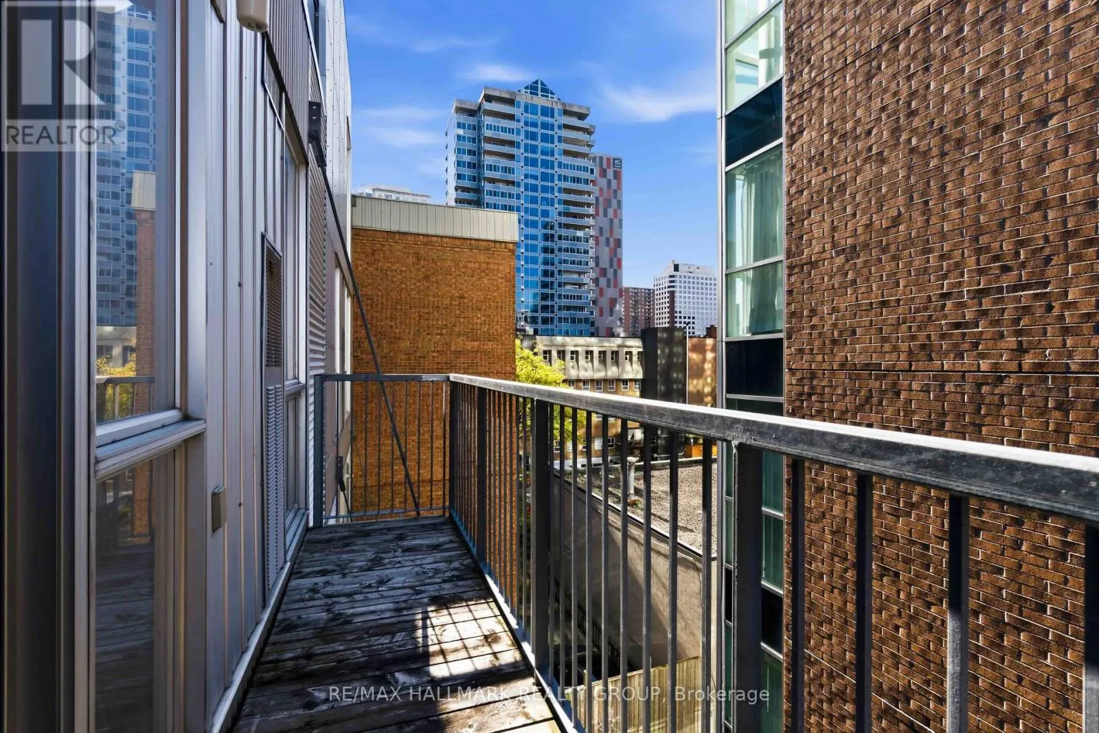 405 - 360 CUMBERLAND STREET