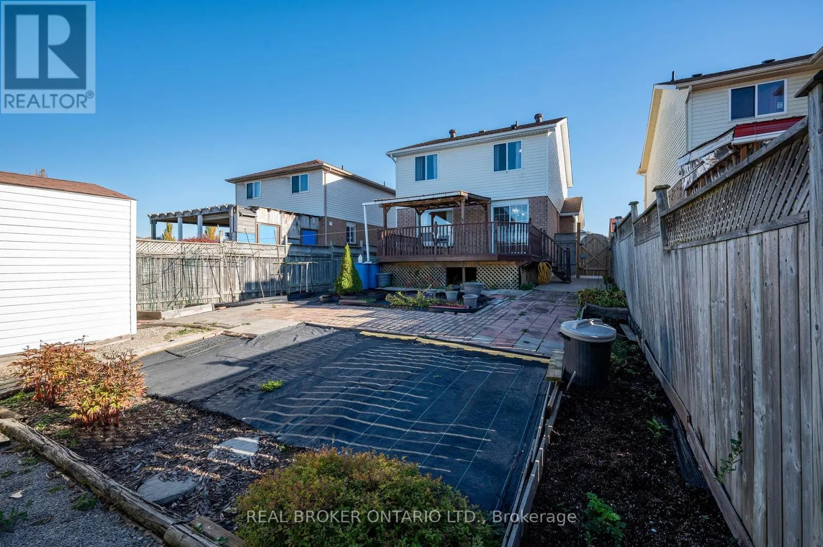 26 CASTLEBURY DRIVE