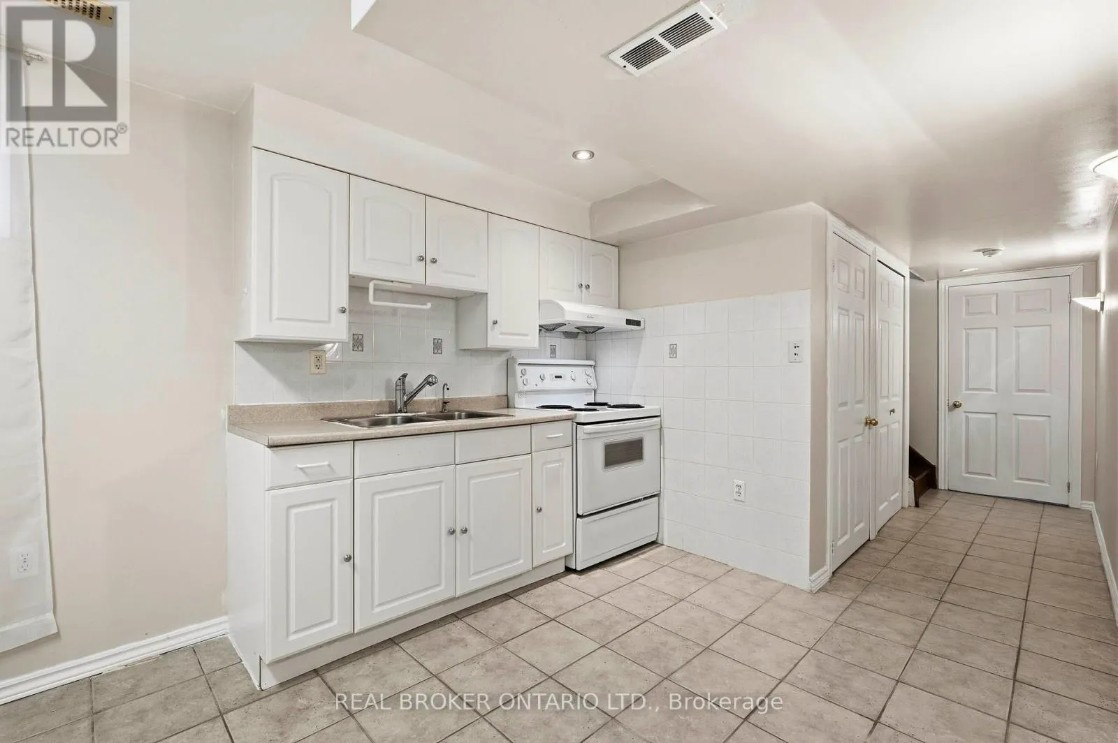 26 CASTLEBURY DRIVE