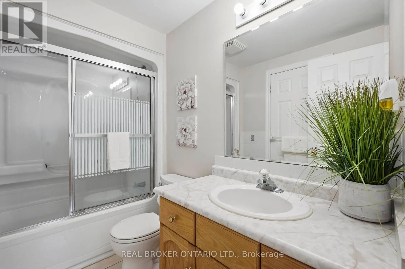 26 CASTLEBURY DRIVE