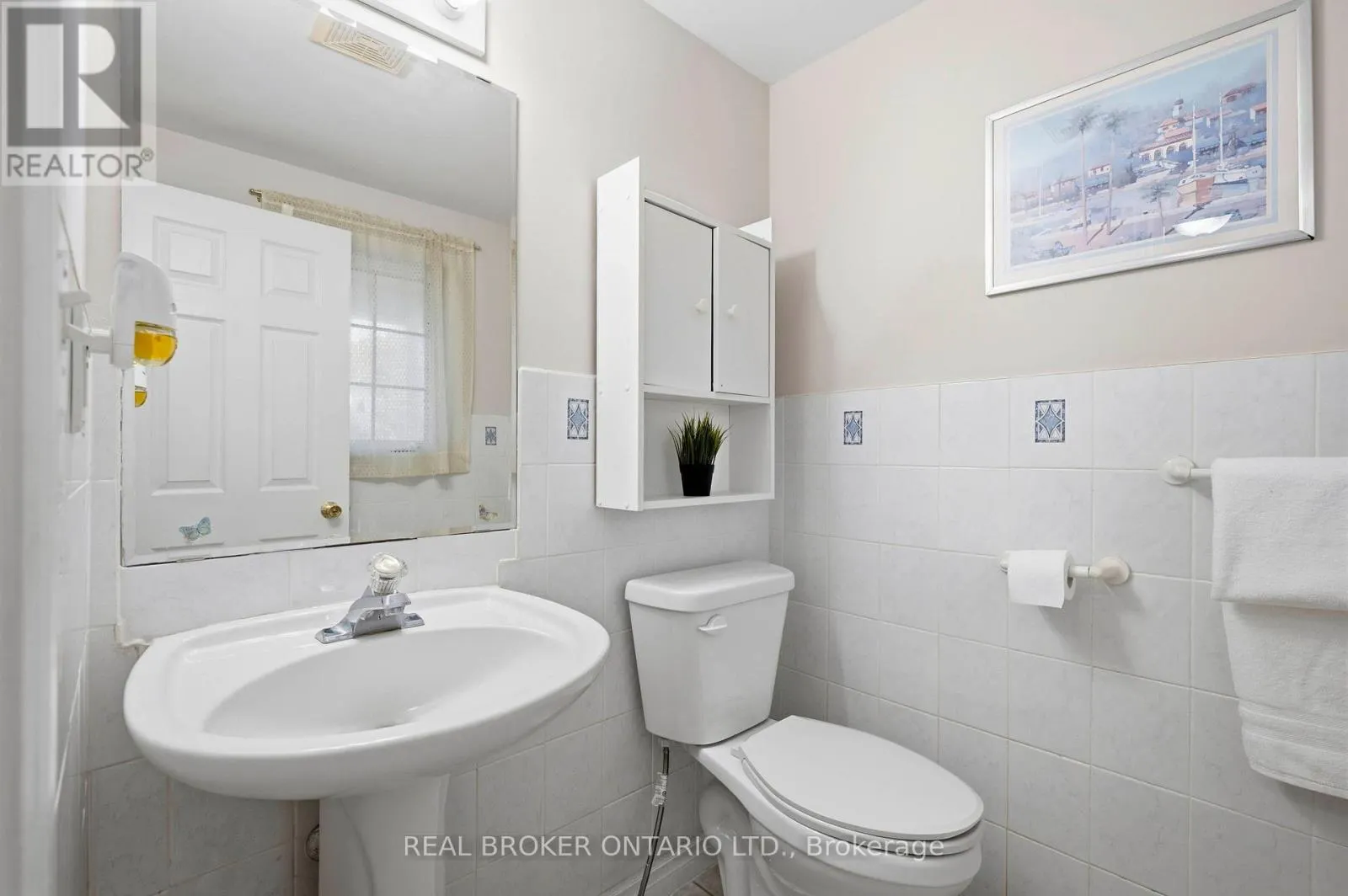26 CASTLEBURY DRIVE
