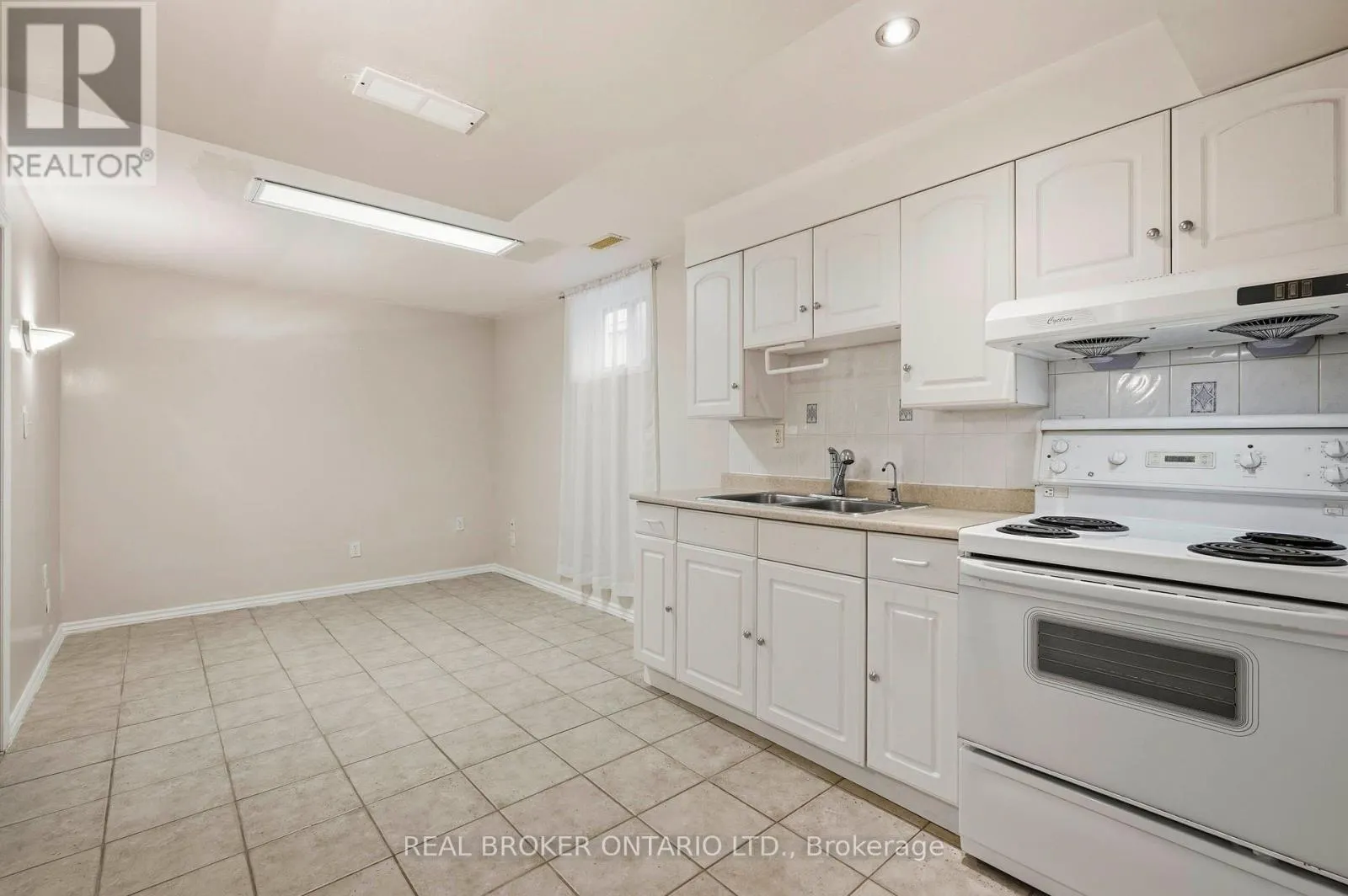 26 CASTLEBURY DRIVE