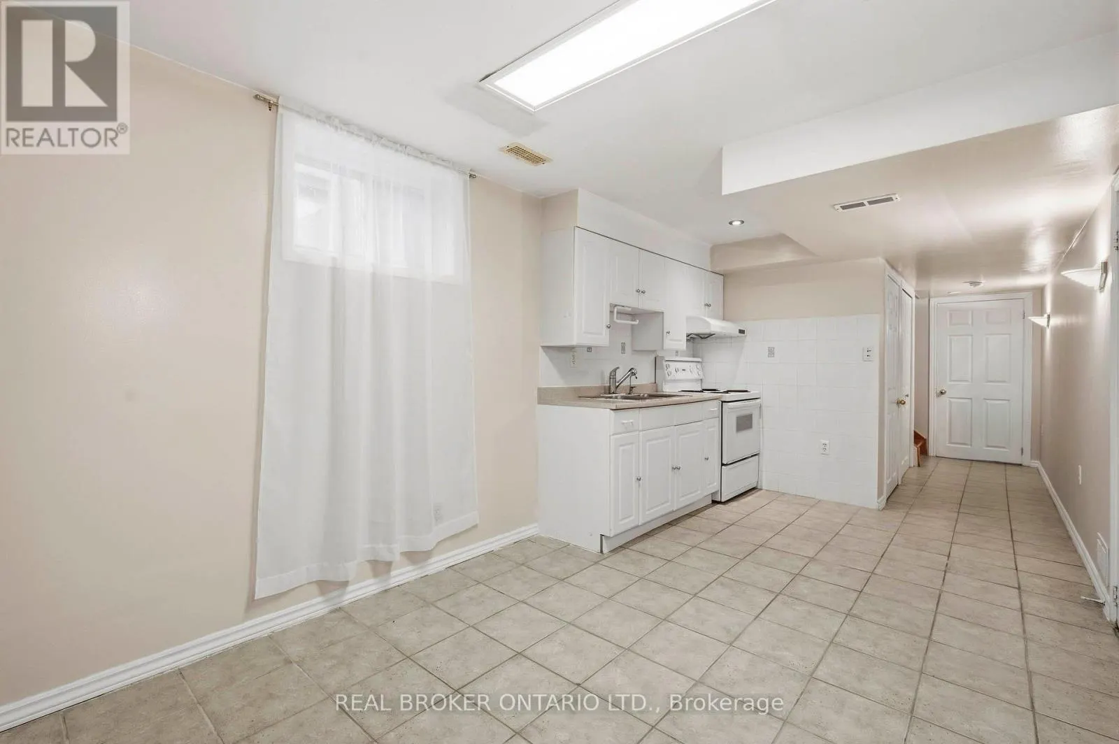26 CASTLEBURY DRIVE