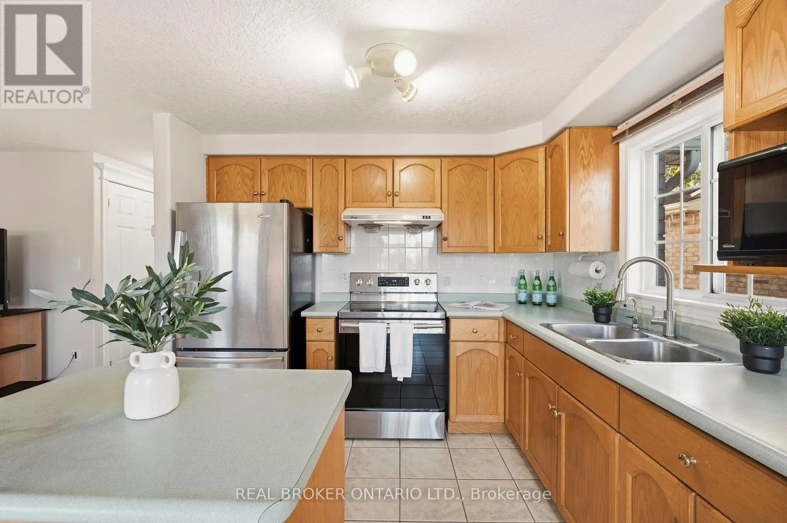 26 CASTLEBURY DRIVE