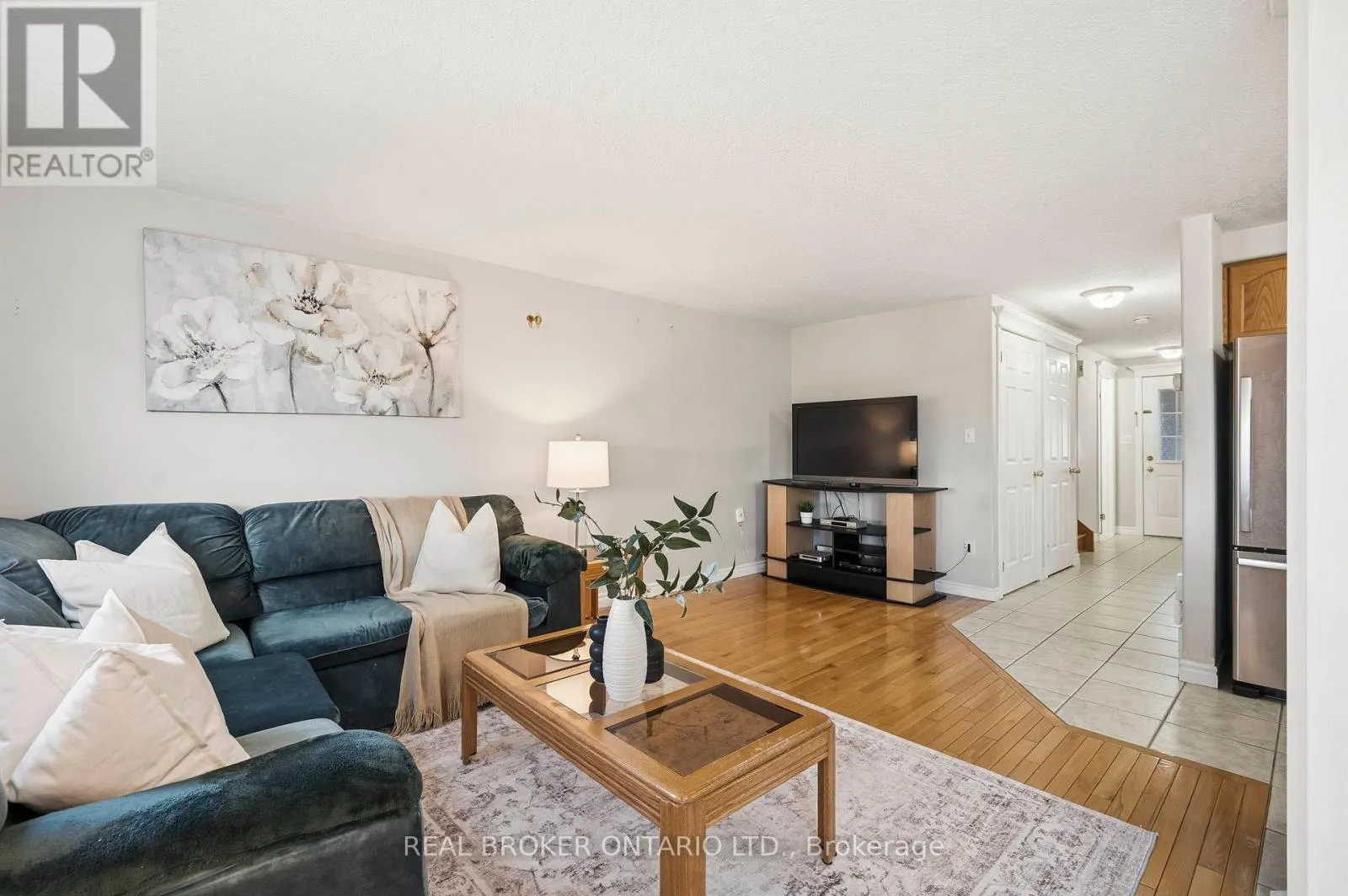 26 CASTLEBURY DRIVE