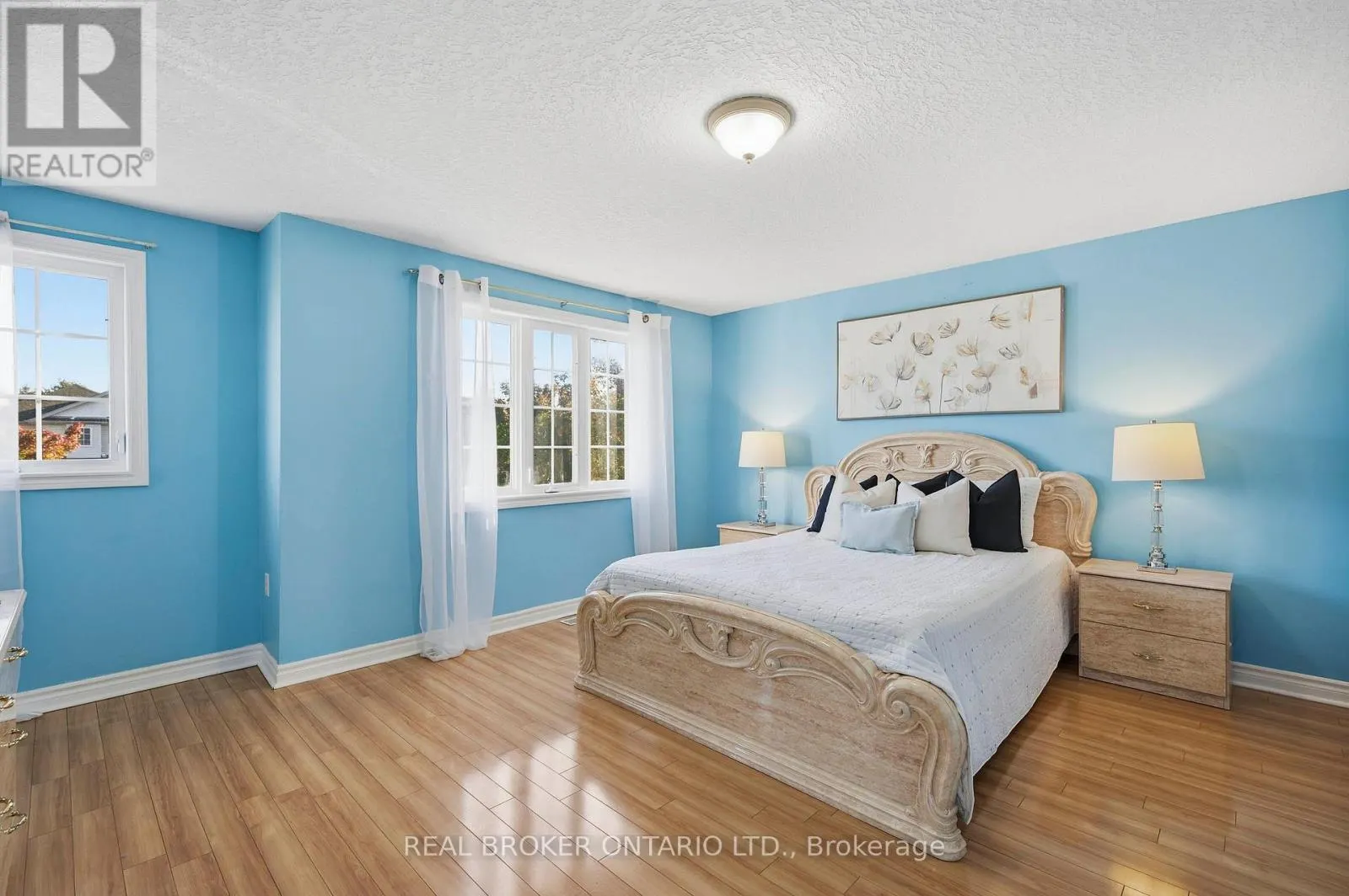 26 CASTLEBURY DRIVE
