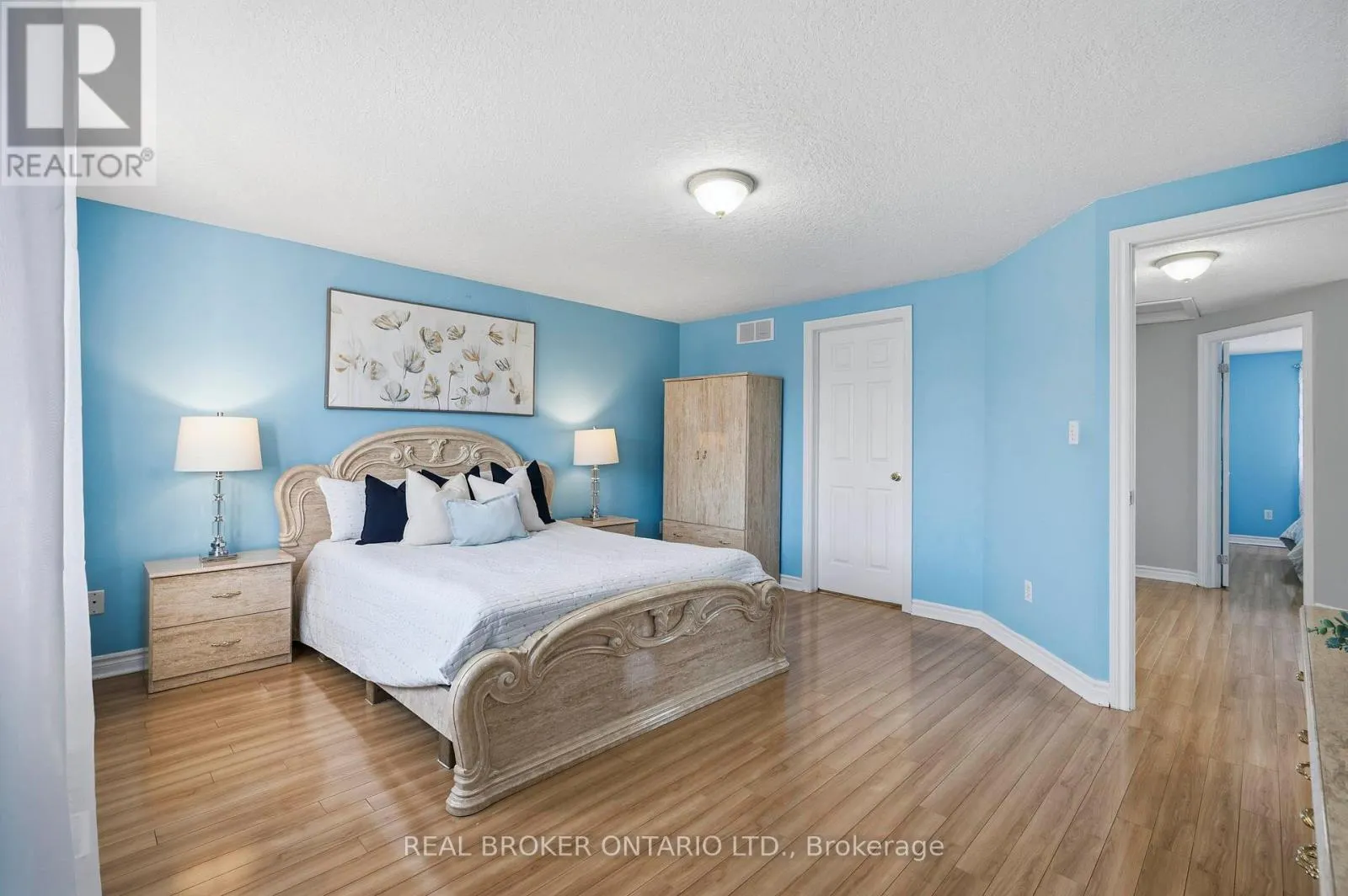 26 CASTLEBURY DRIVE