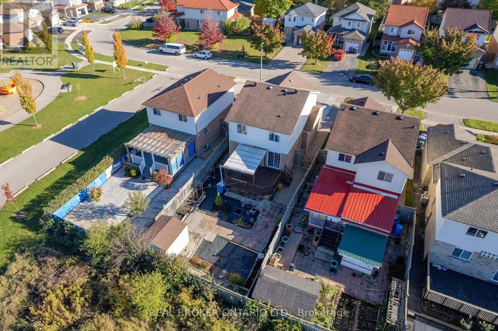 26 CASTLEBURY DRIVE