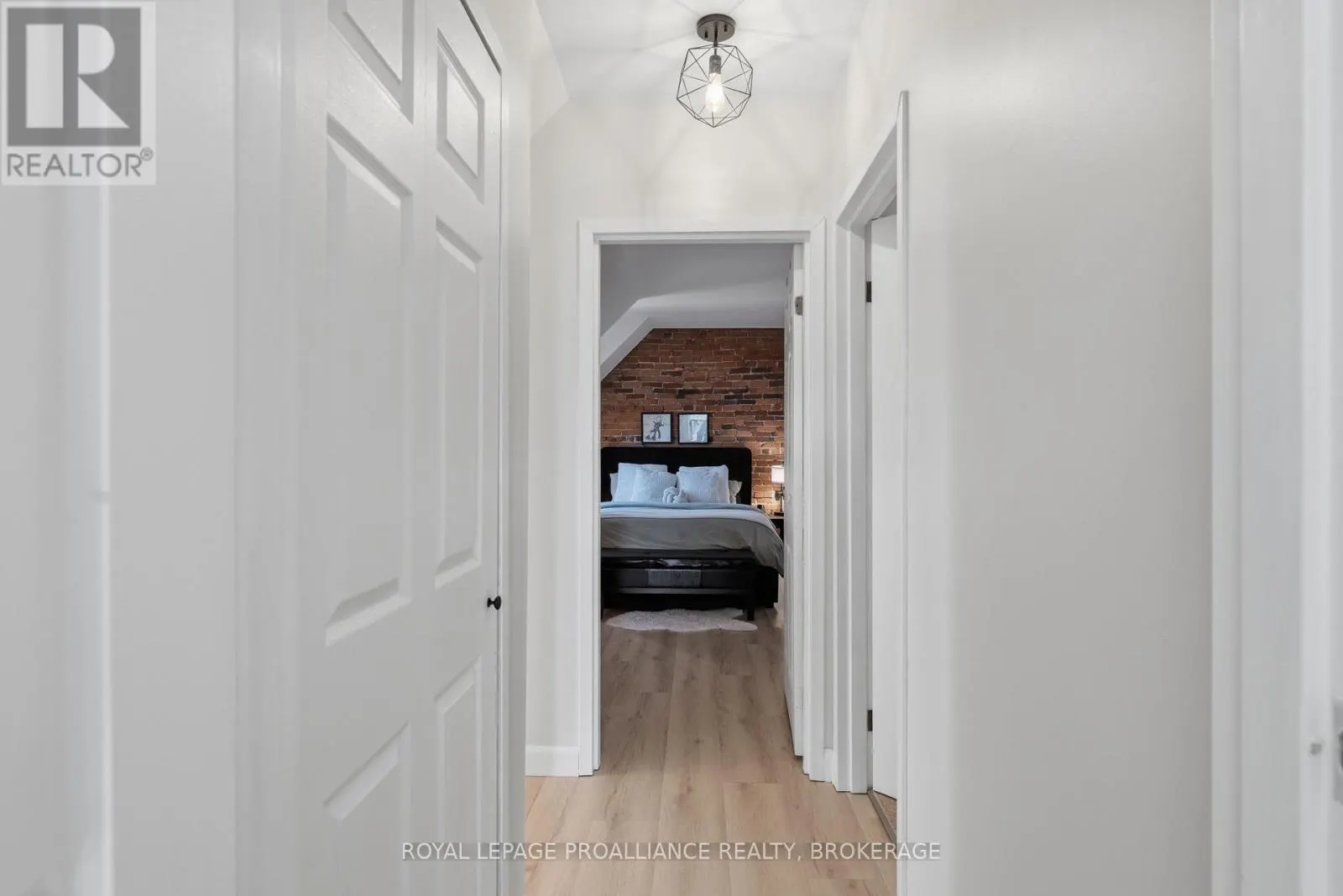 2 - 41 WILLIAM STREET #2