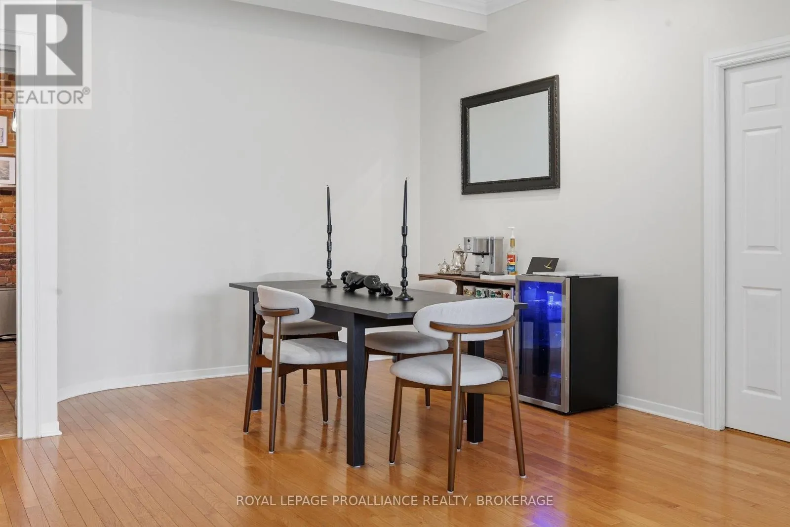 2 - 41 WILLIAM STREET #2