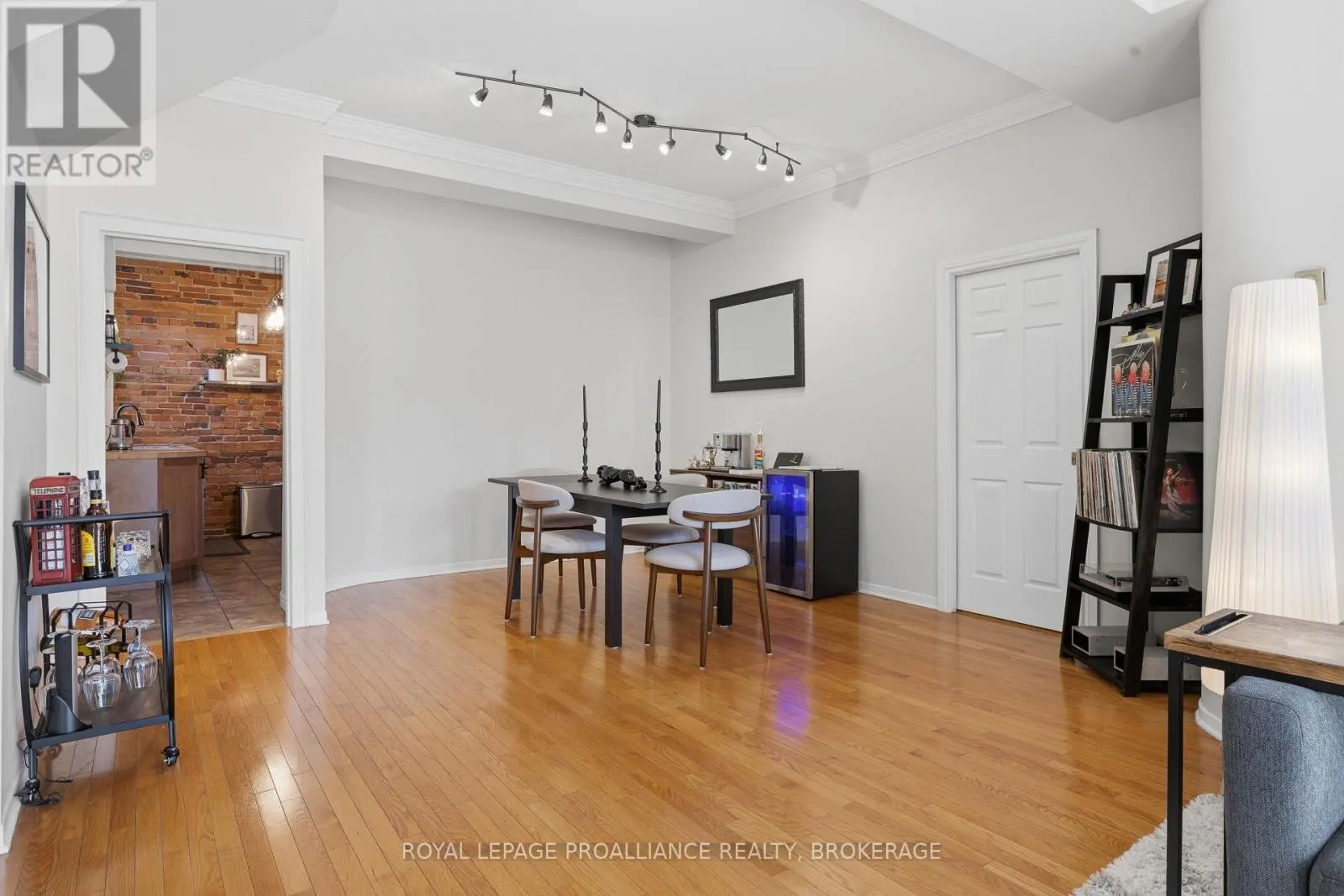 2 - 41 WILLIAM STREET #2