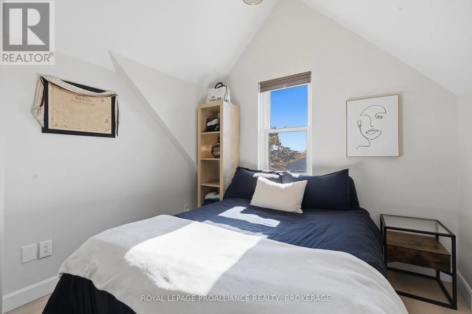 2 - 41 WILLIAM STREET #2