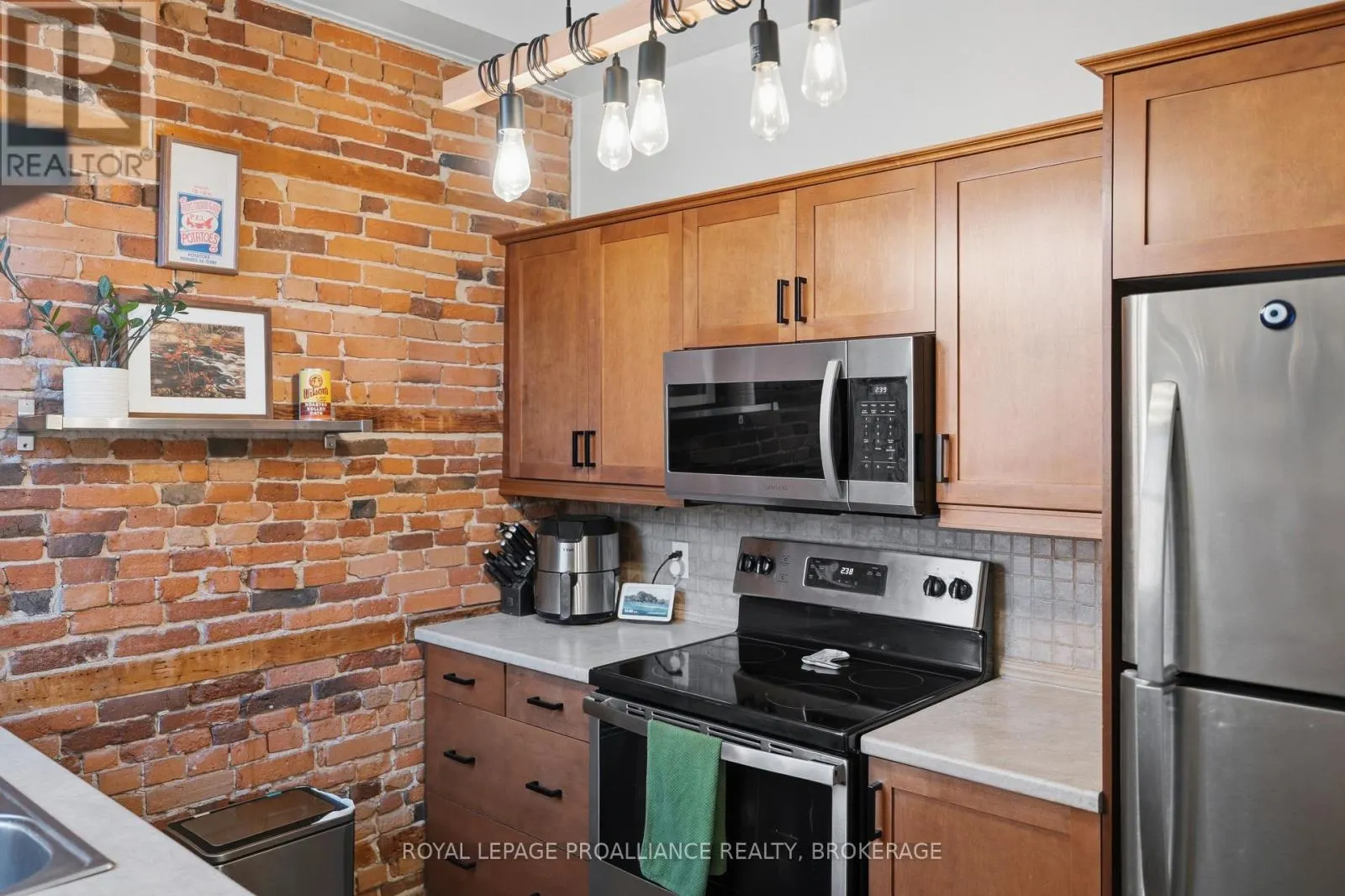 2 - 41 WILLIAM STREET #2