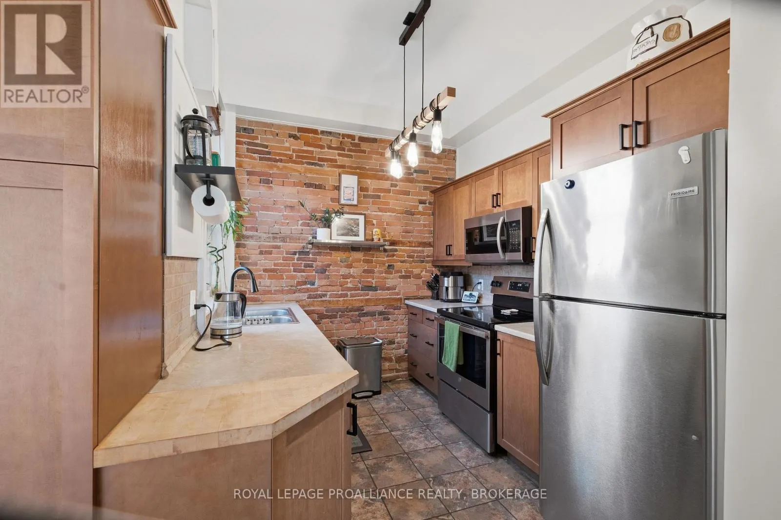 2 - 41 WILLIAM STREET #2