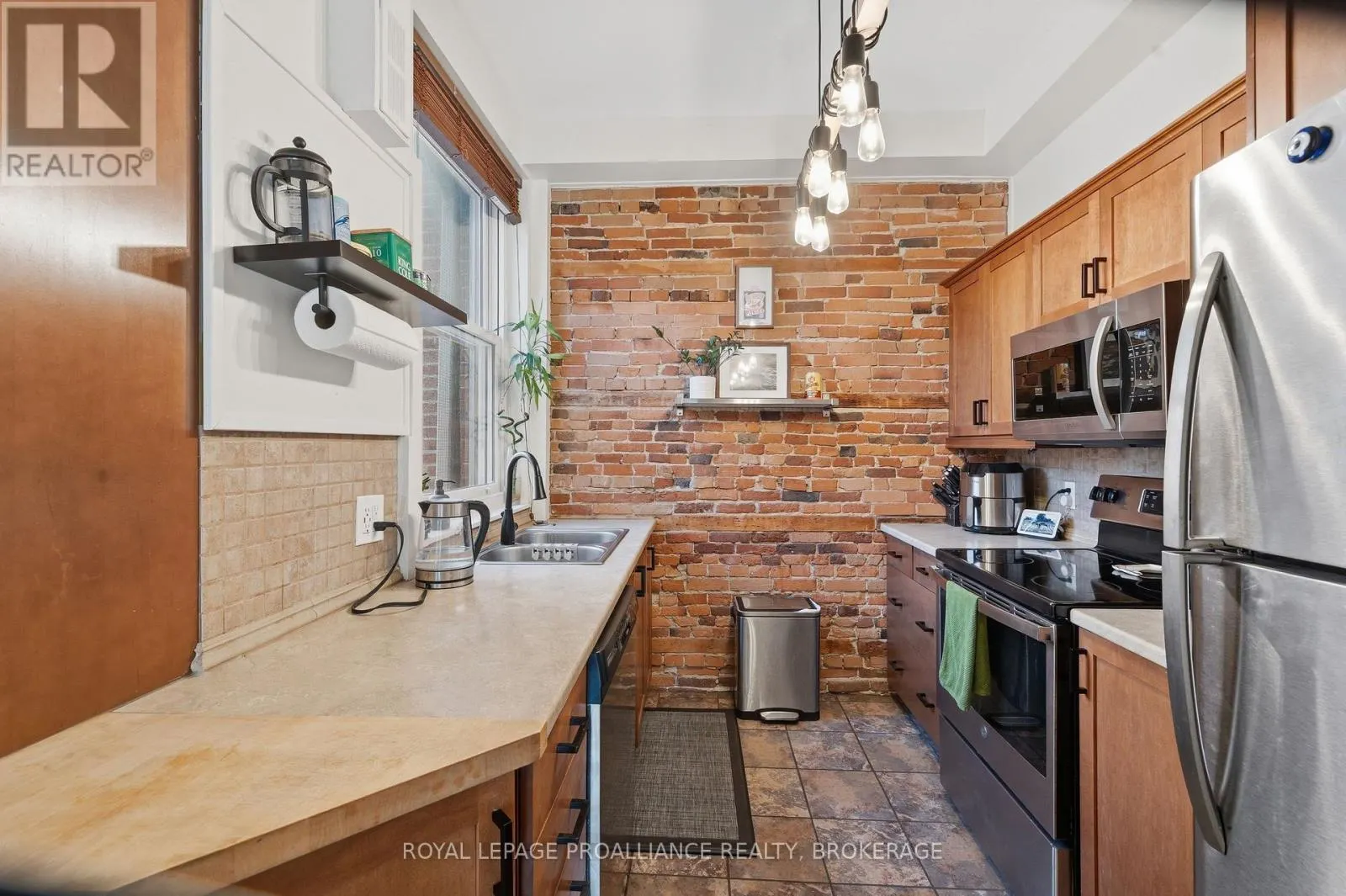 2 - 41 WILLIAM STREET #2