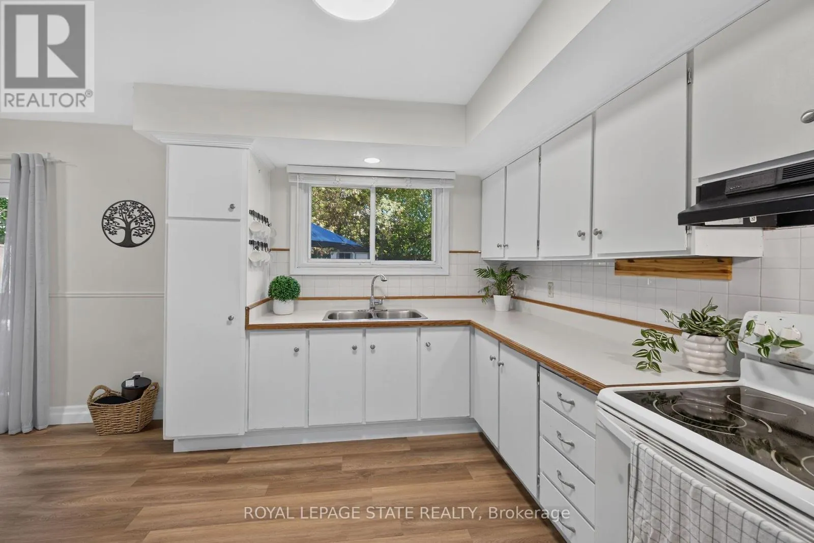 995 UPPER WELLINGTON STREET