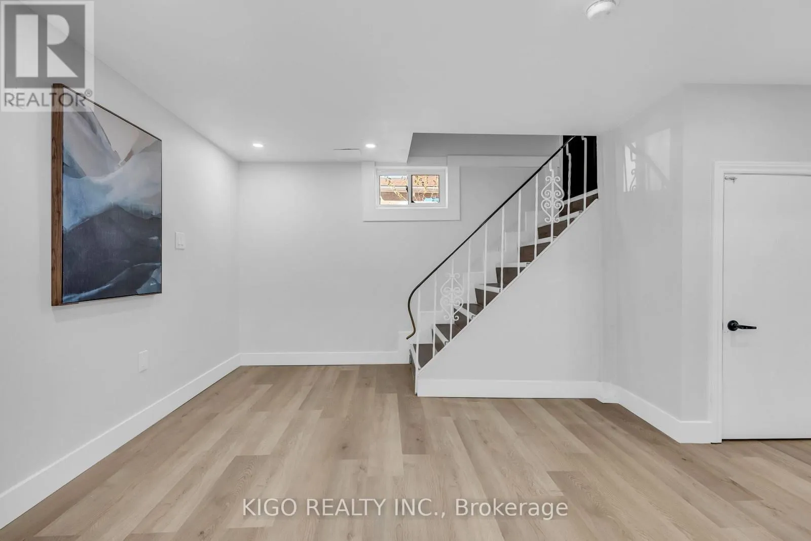 54 TWEEDSMUIR AVENUE