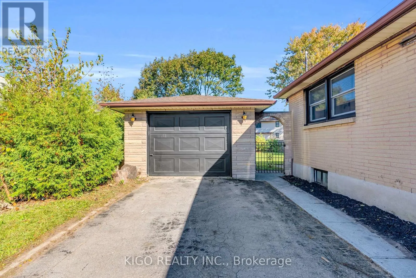 54 TWEEDSMUIR AVENUE
