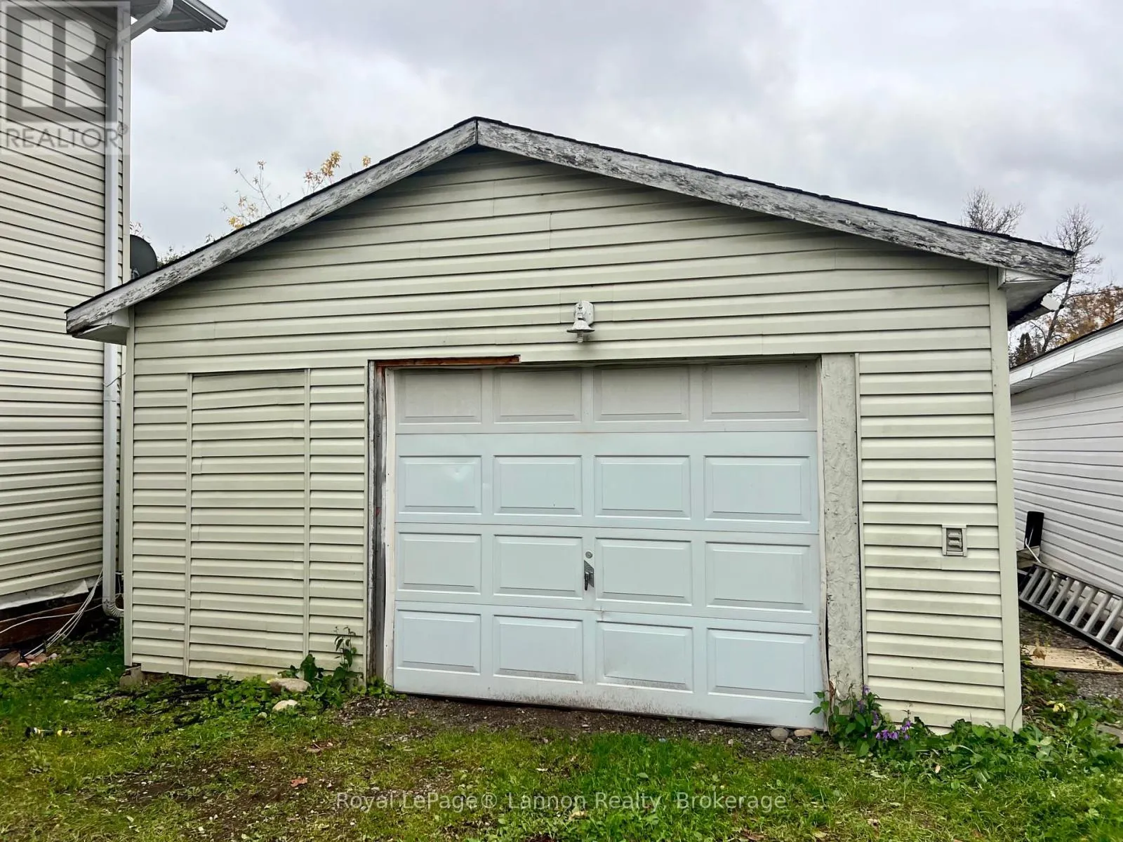 205 ABBOTT ROAD