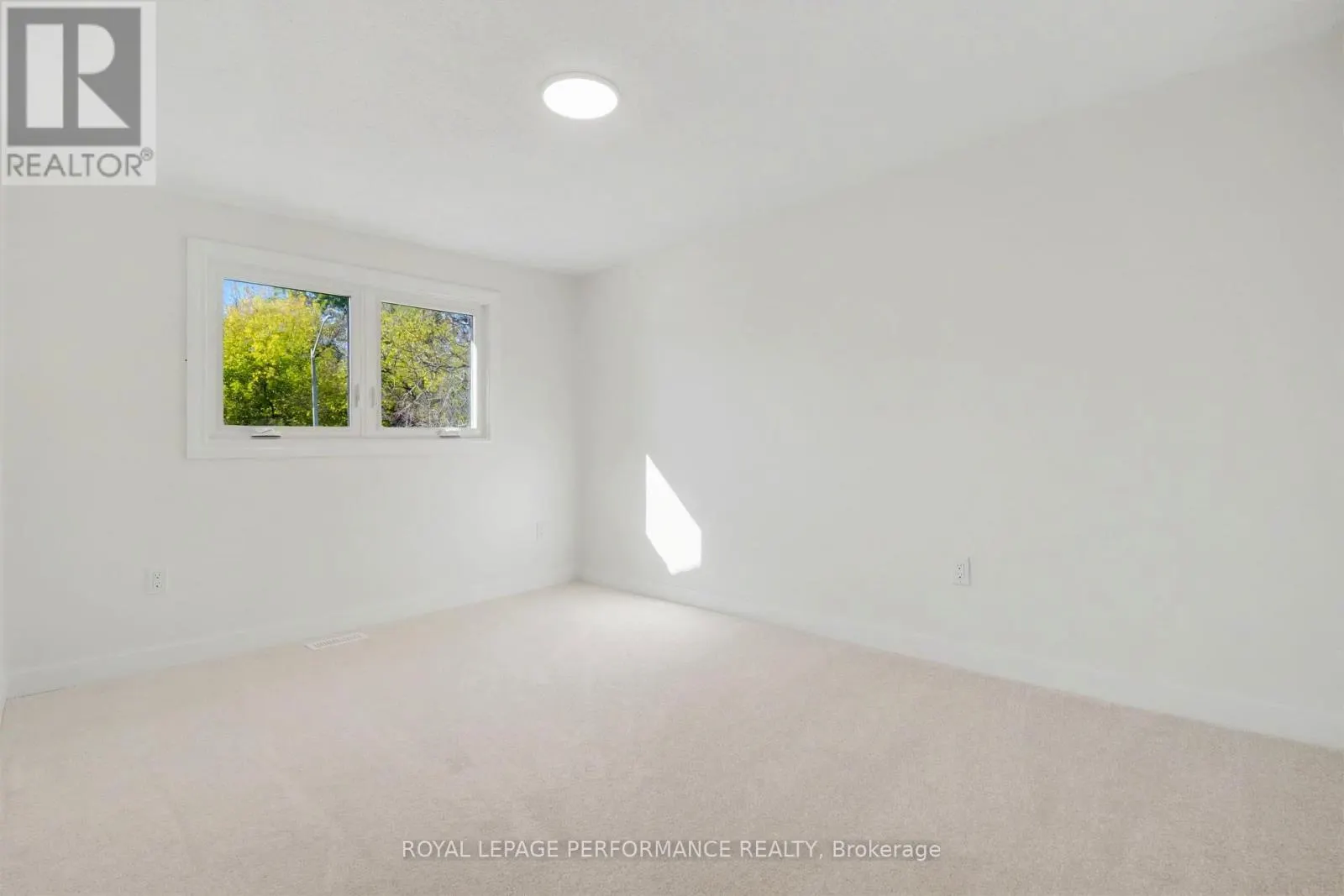 2376 RONDEL STREET S