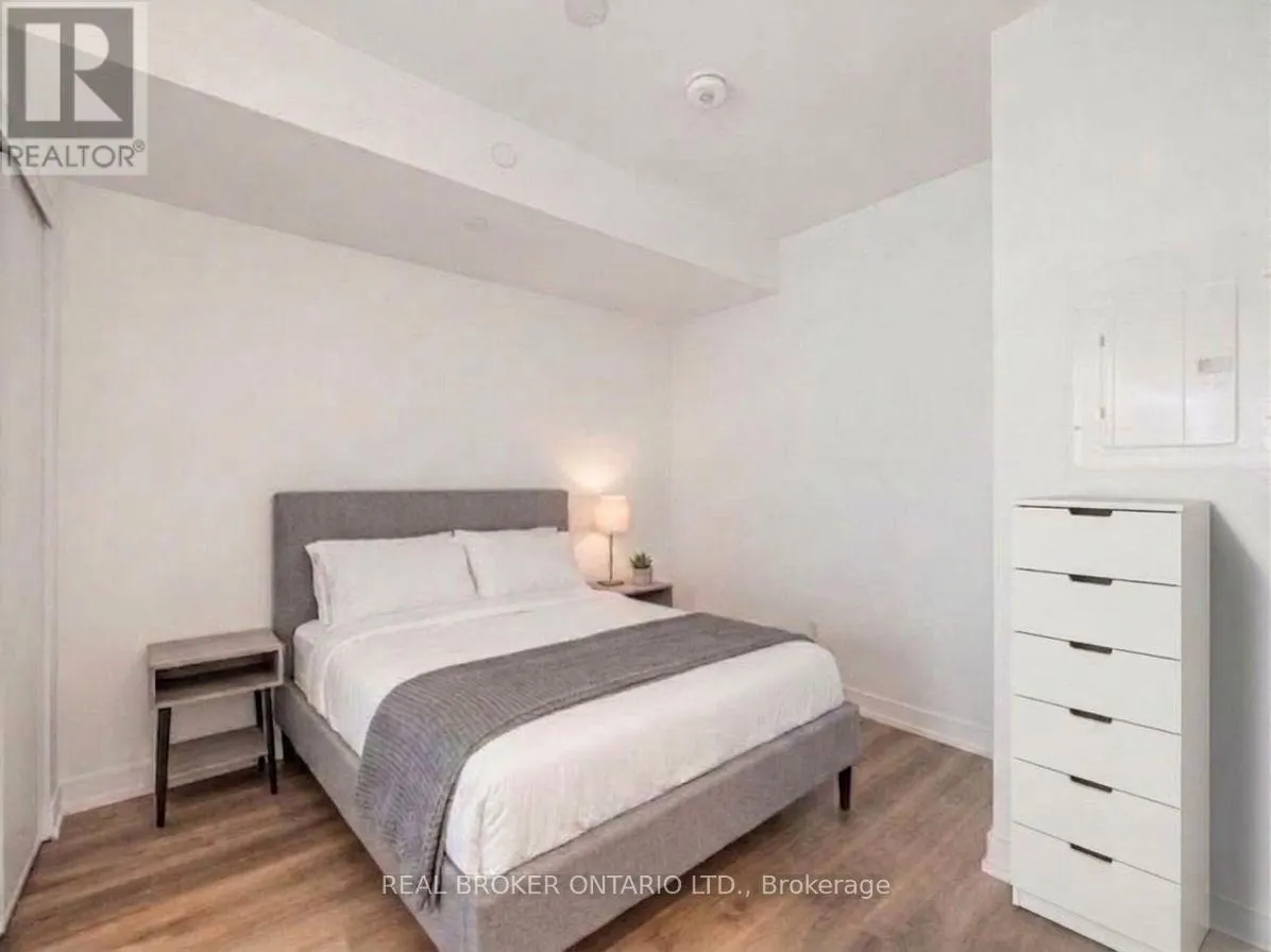 922 - 1 JARVIS STREET E