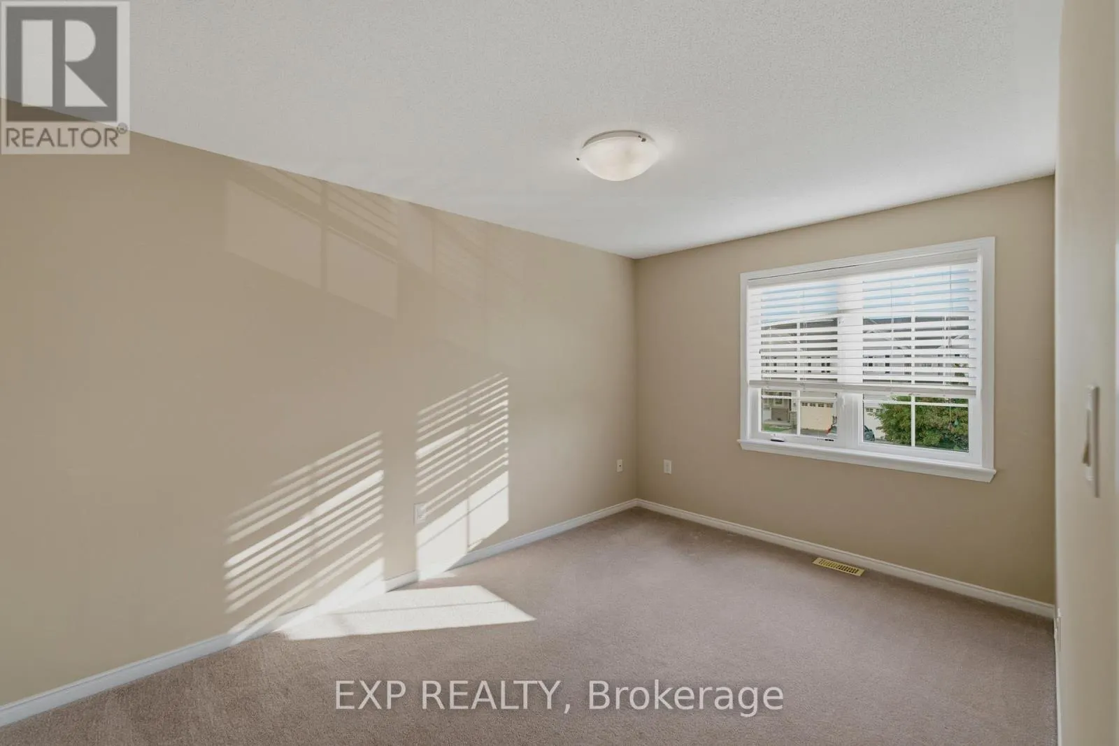 118 LARAMIE CRESCENT
