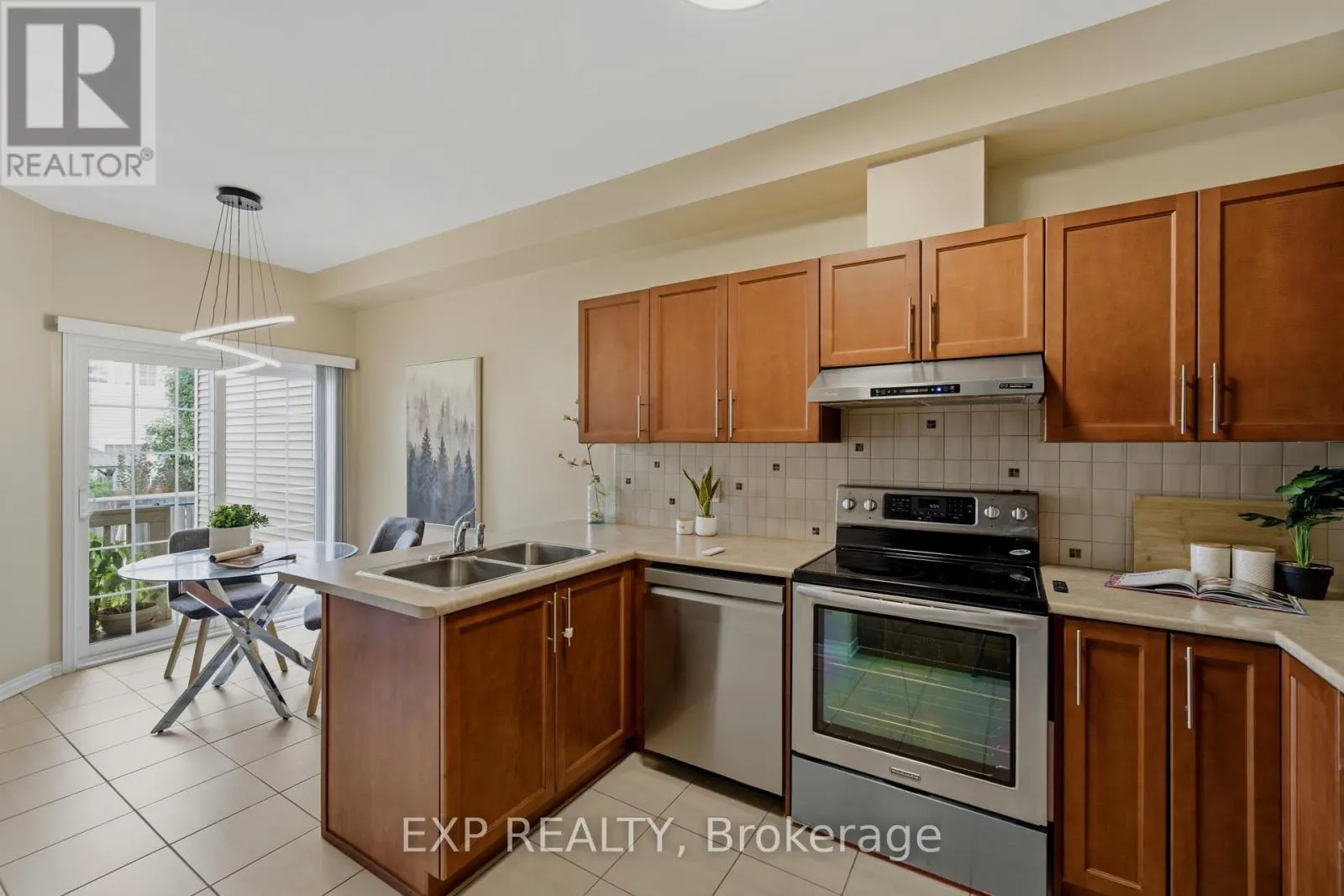 118 LARAMIE CRESCENT