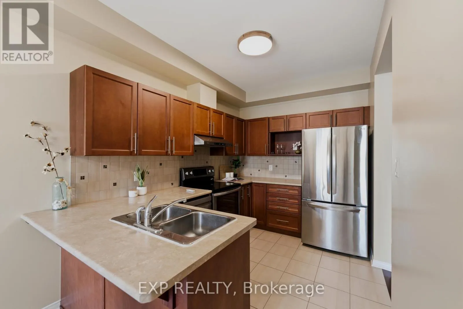 118 LARAMIE CRESCENT