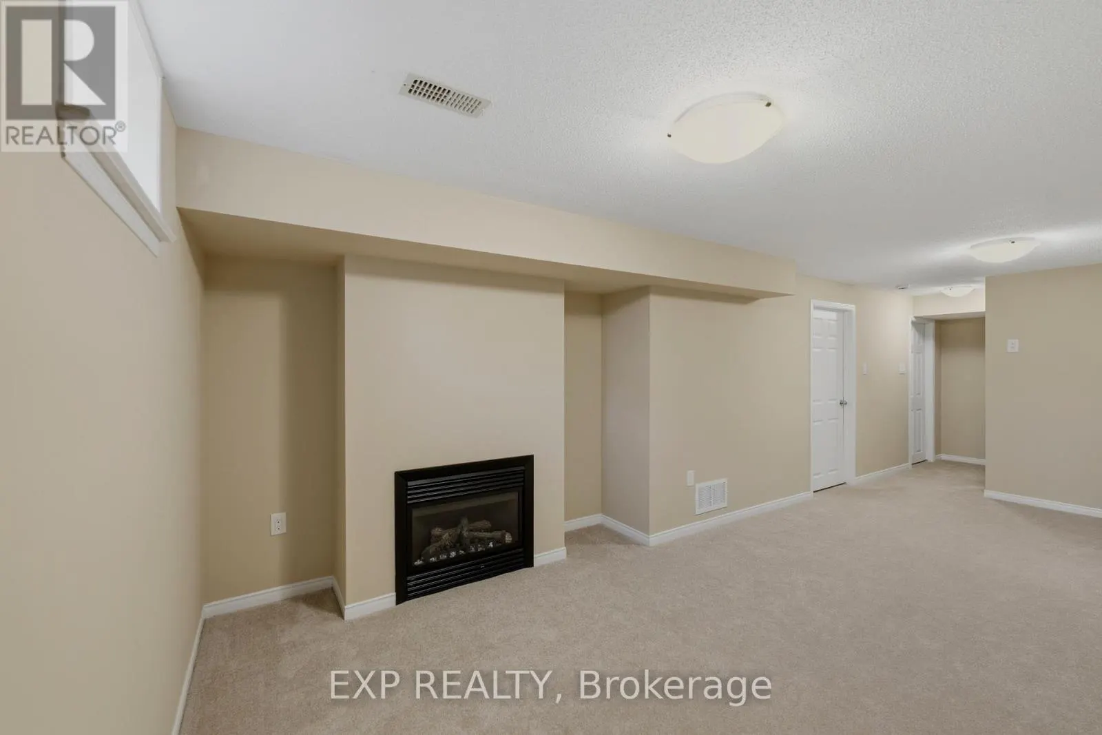 118 LARAMIE CRESCENT