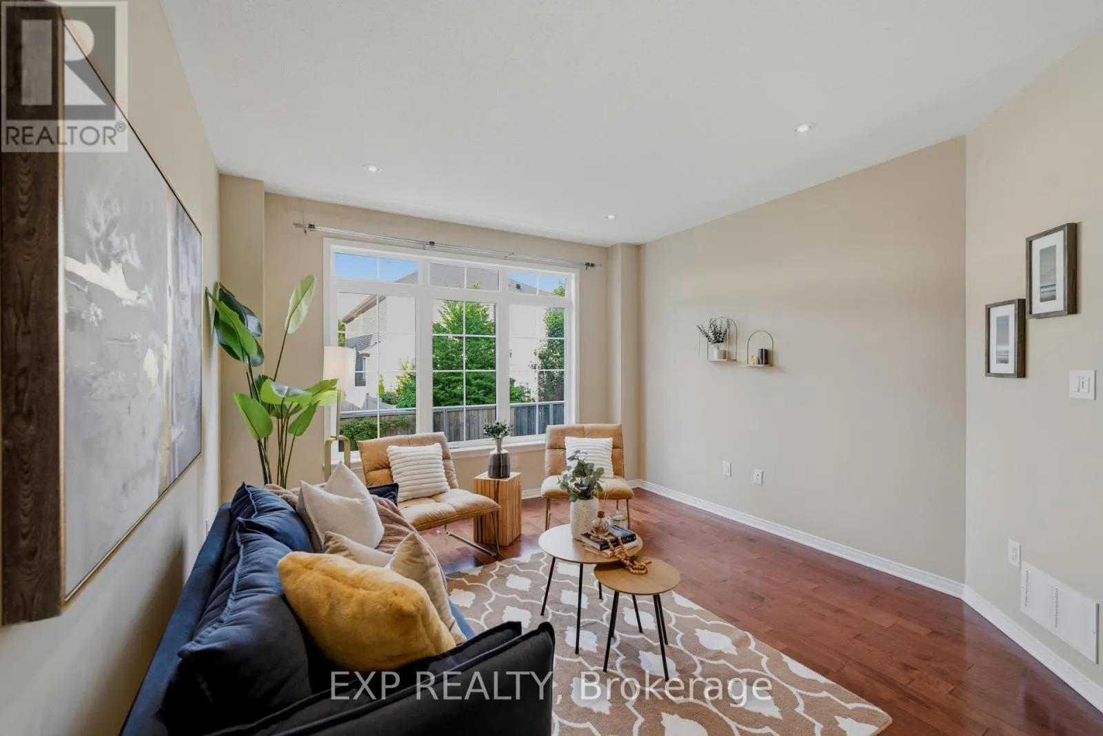 118 LARAMIE CRESCENT