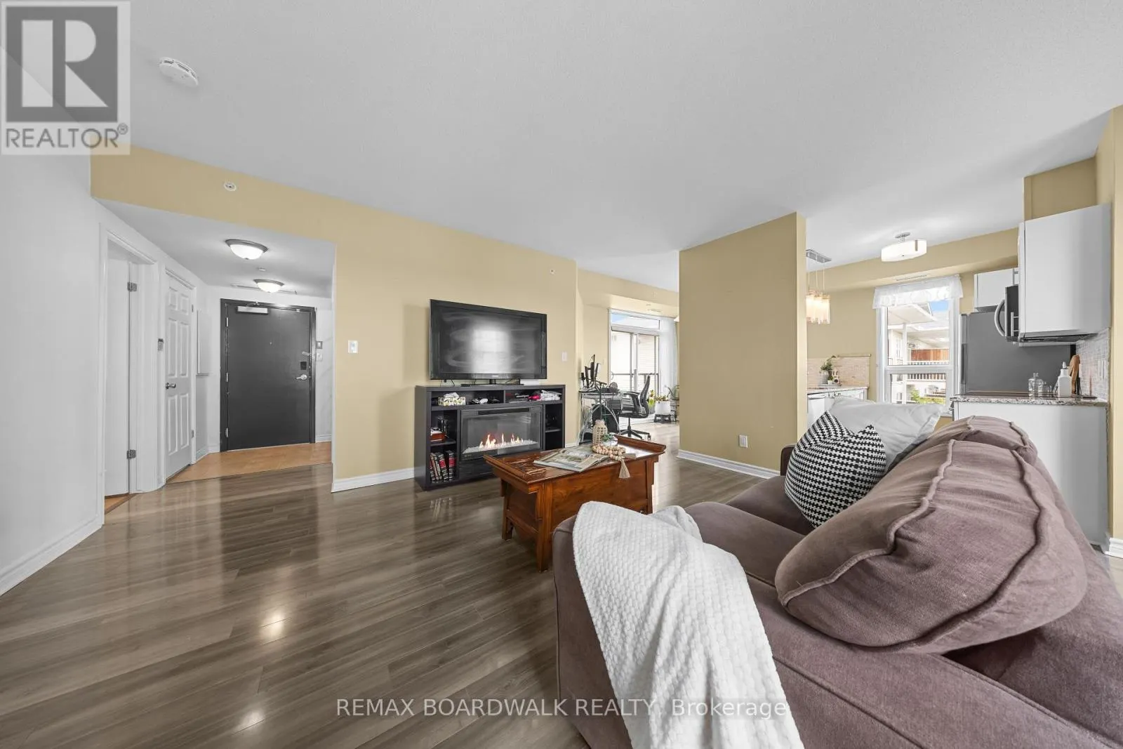 302 - 760 CHAPMAN MILLS DRIVE