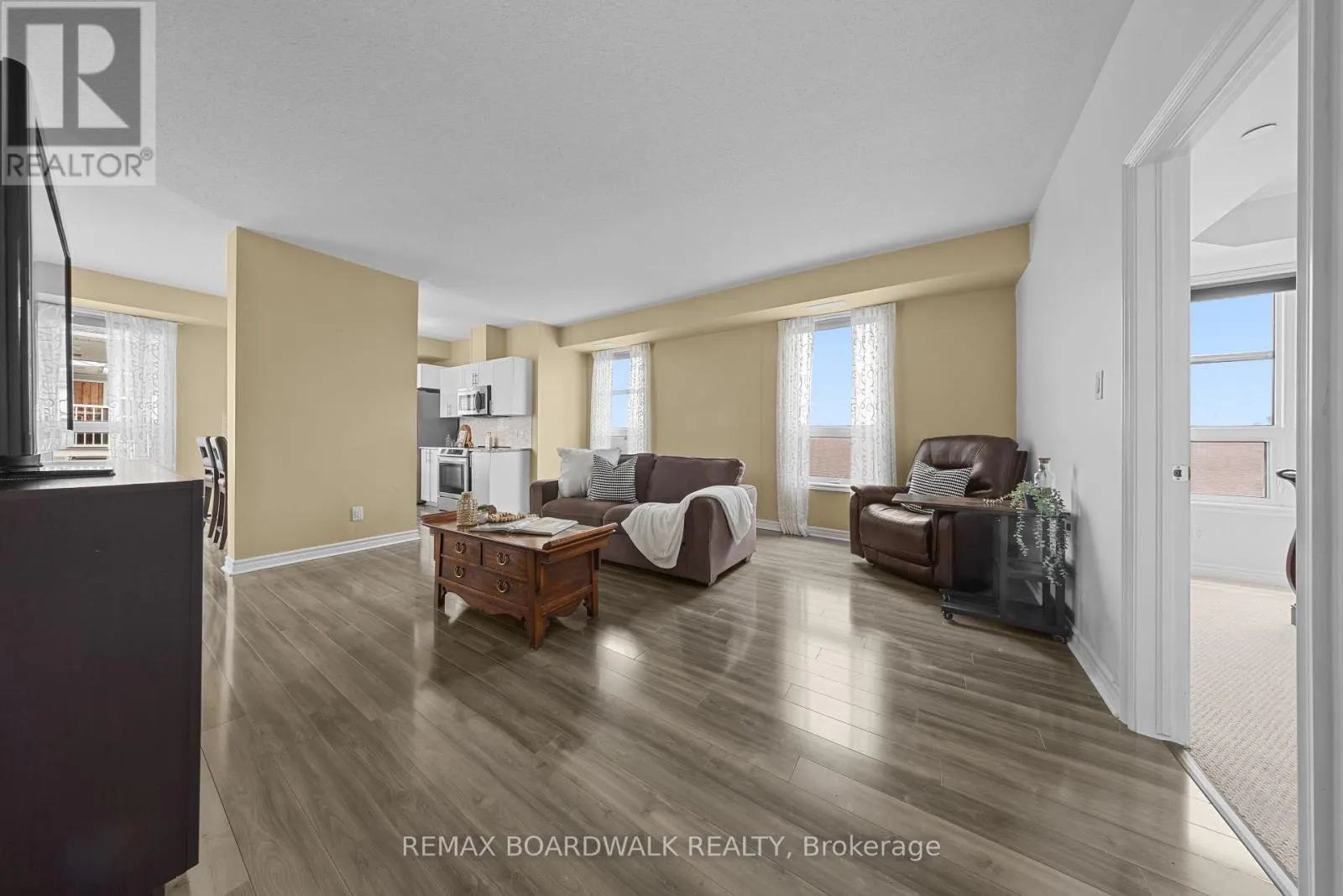 302 - 760 CHAPMAN MILLS DRIVE