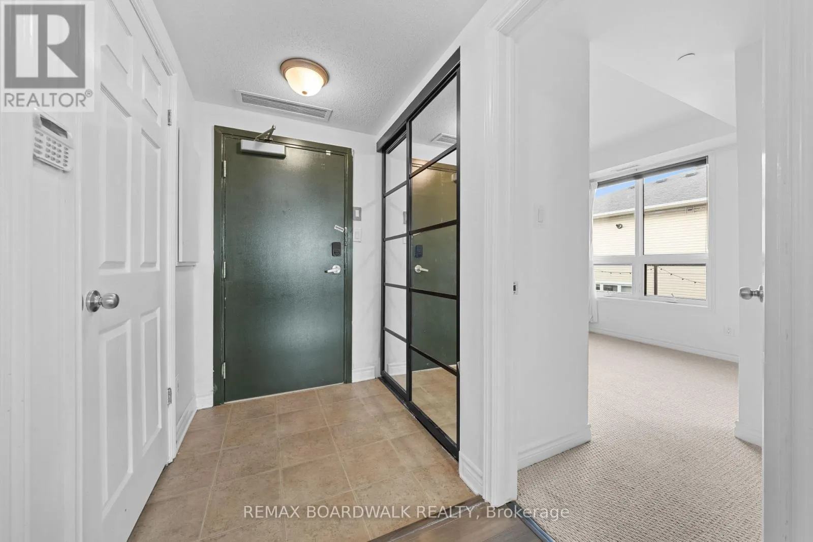 302 - 760 CHAPMAN MILLS DRIVE