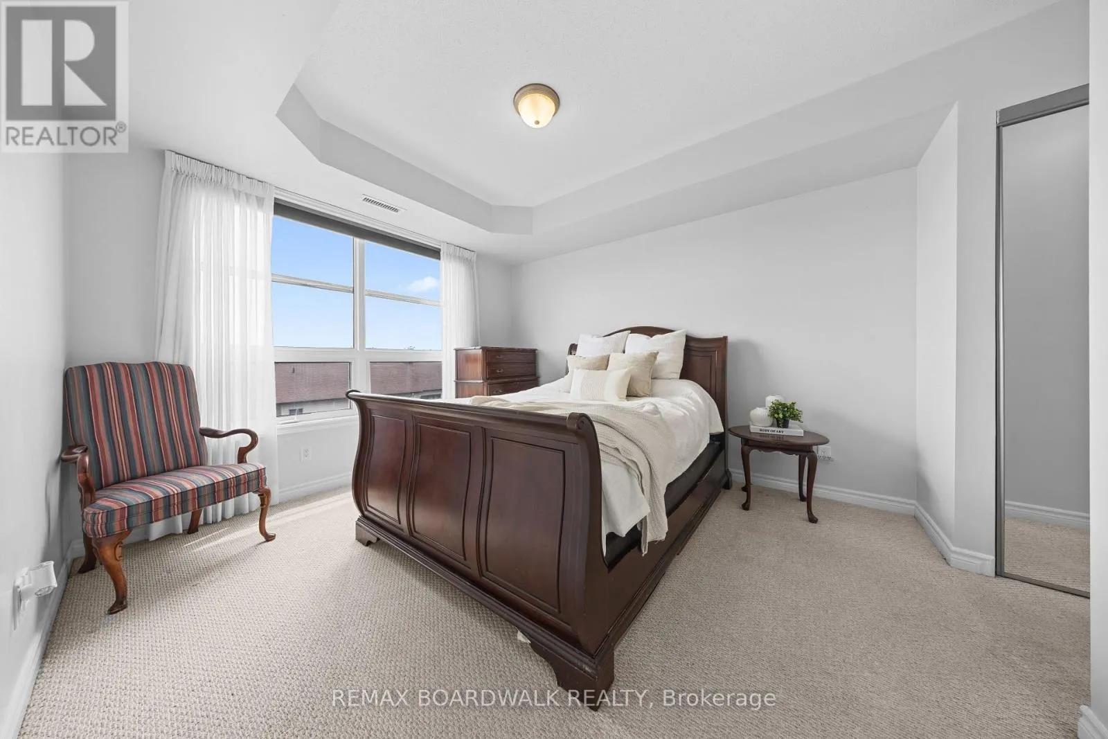 302 - 760 CHAPMAN MILLS DRIVE