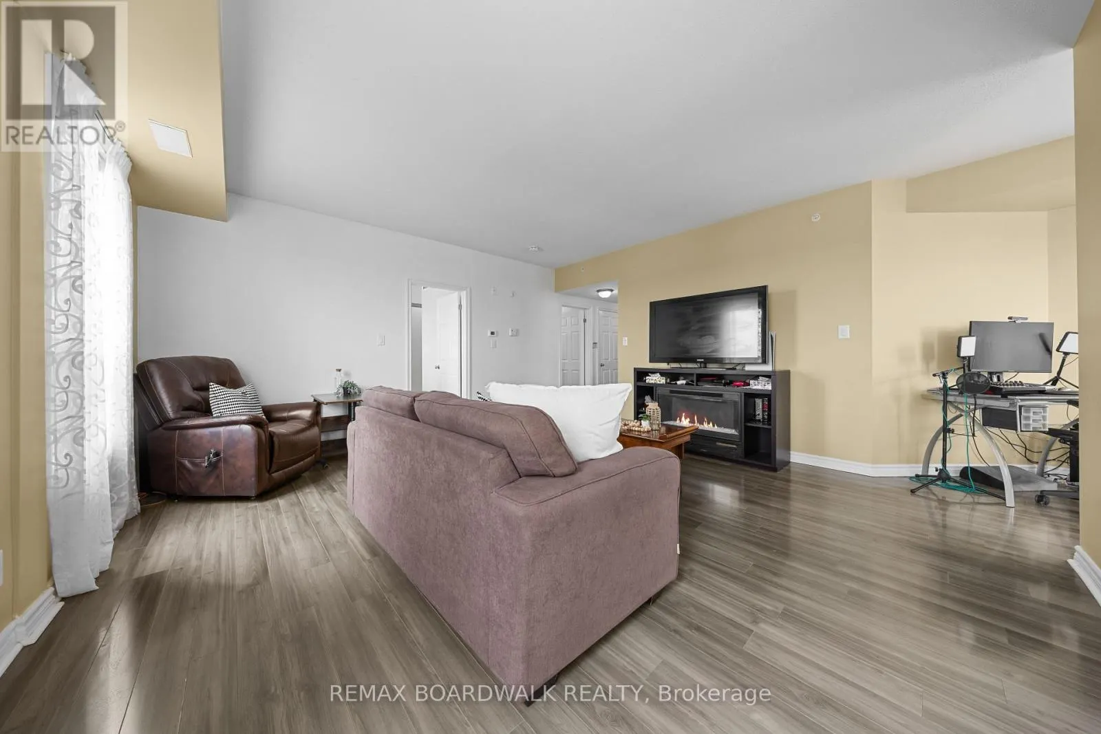 302 - 760 CHAPMAN MILLS DRIVE