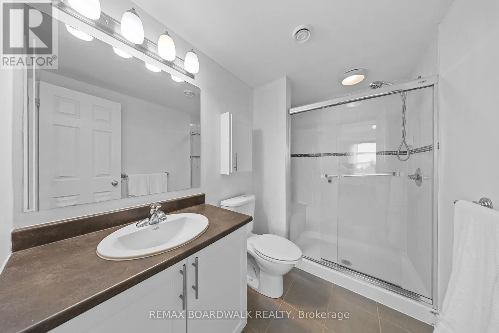 302 - 760 CHAPMAN MILLS DRIVE