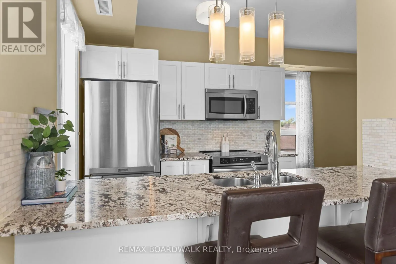302 - 760 CHAPMAN MILLS DRIVE