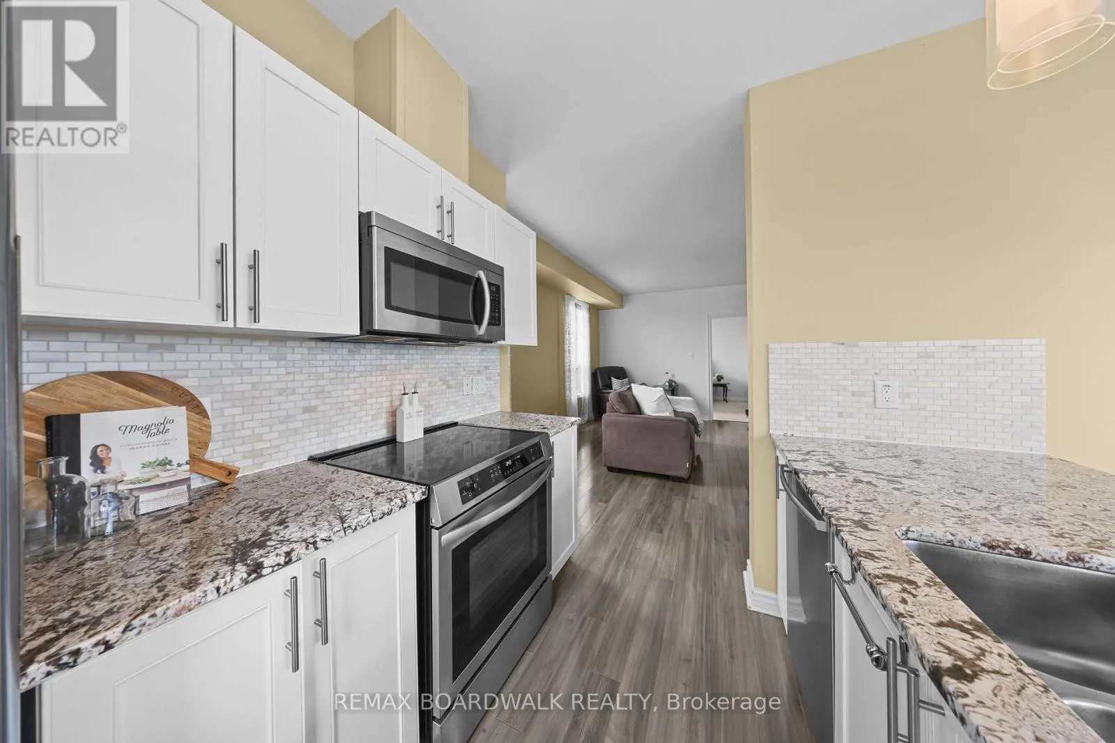 302 - 760 CHAPMAN MILLS DRIVE