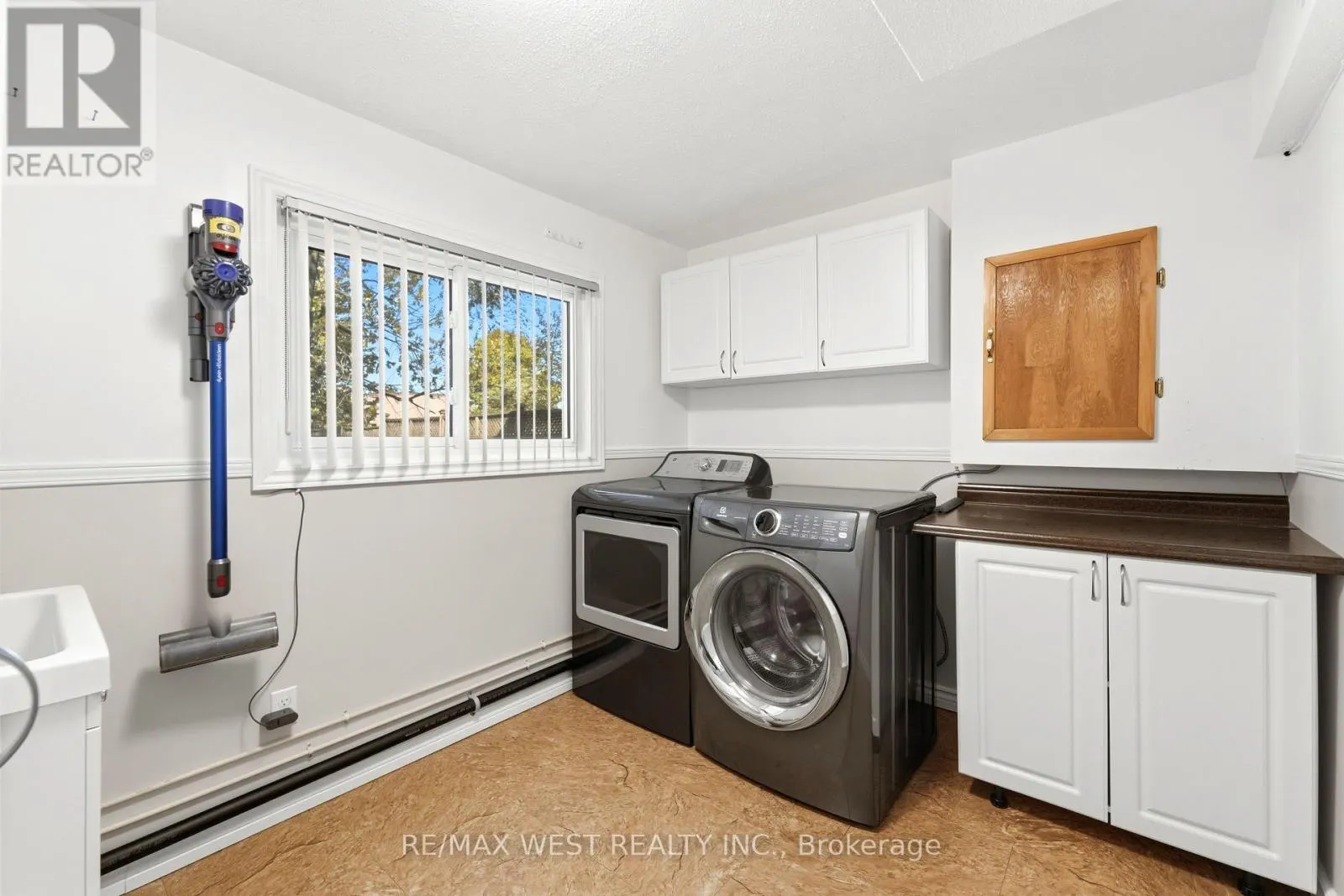 1380 QUEEN'S BOULEVARD